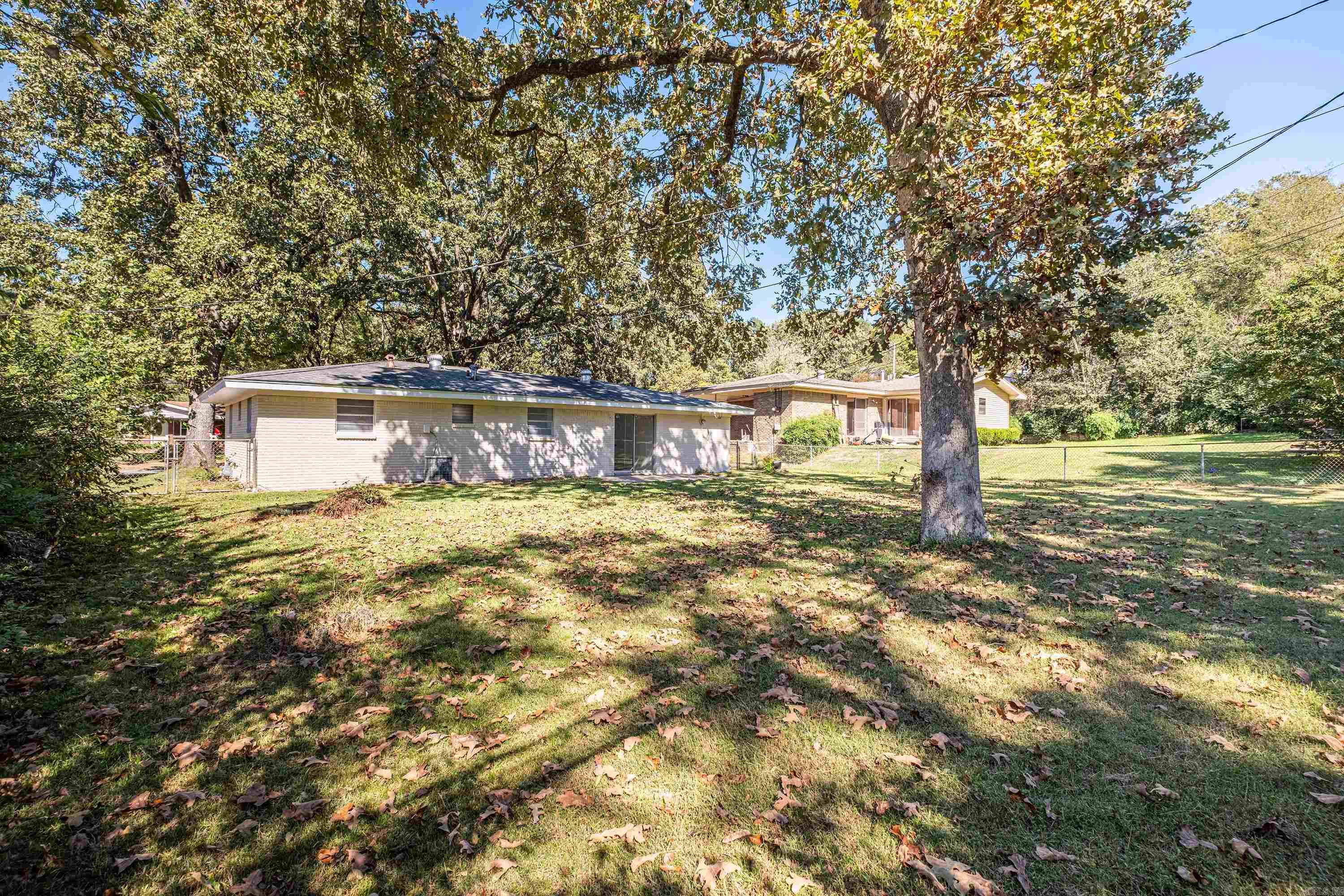 ARROW HEAD MANOR - Residential