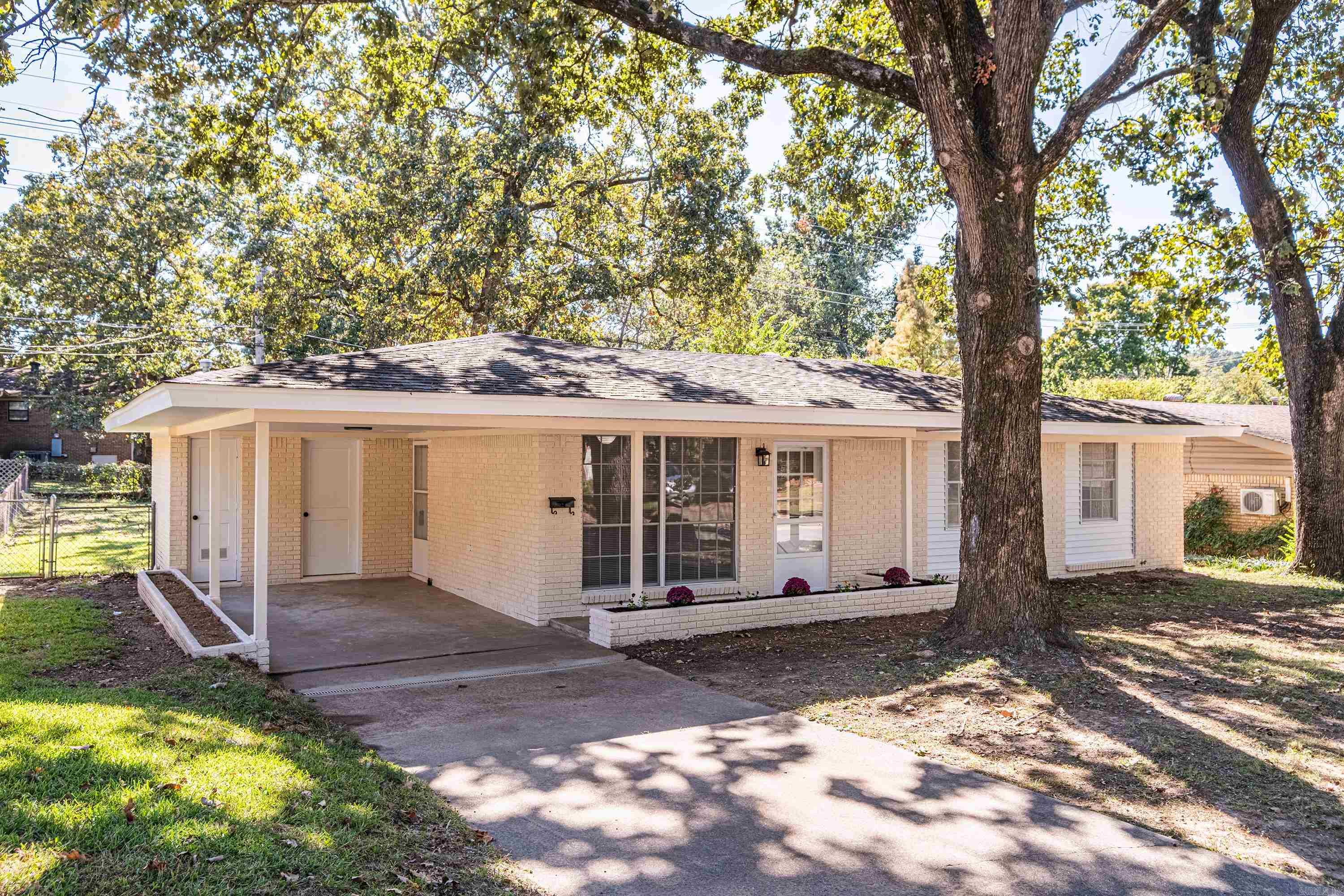 ARROW HEAD MANOR - Residential