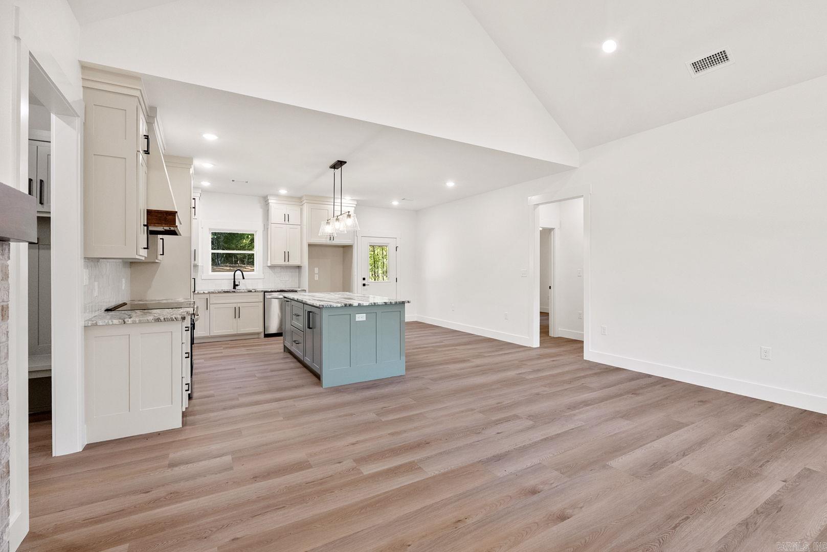 ULES WATSON PLACE - Residential