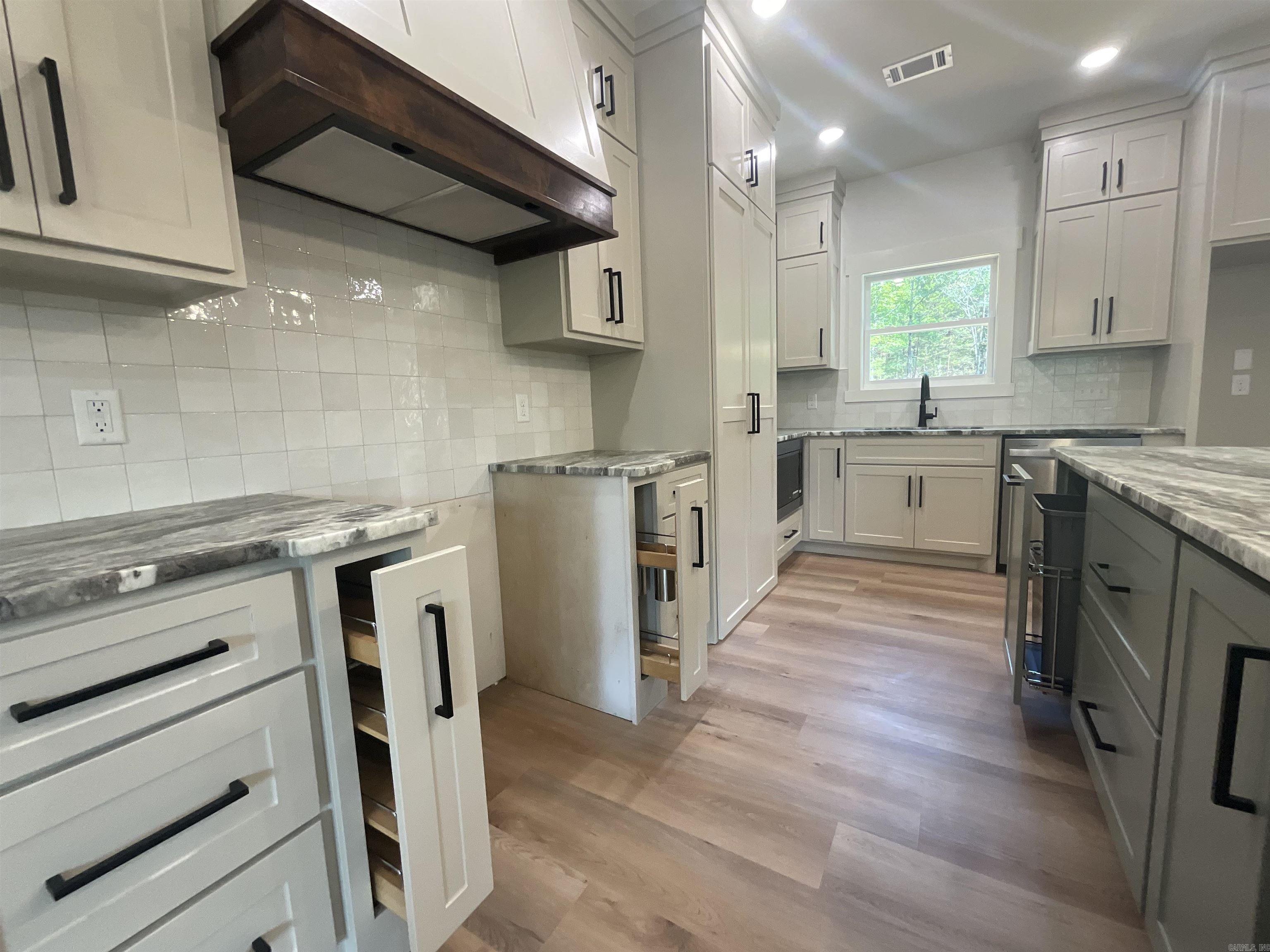 ULES WATSON PLACE - Residential