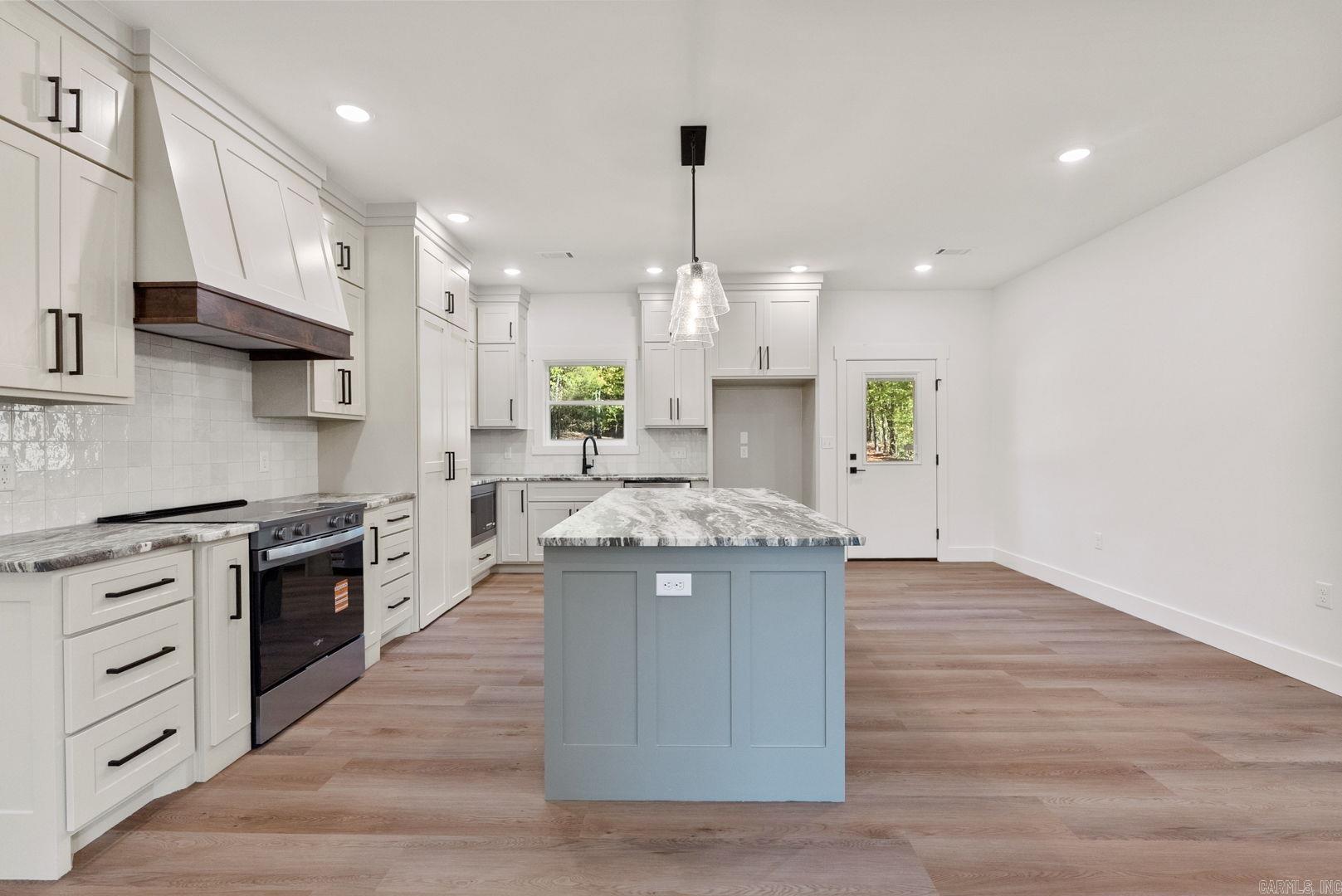 ULES WATSON PLACE - Residential