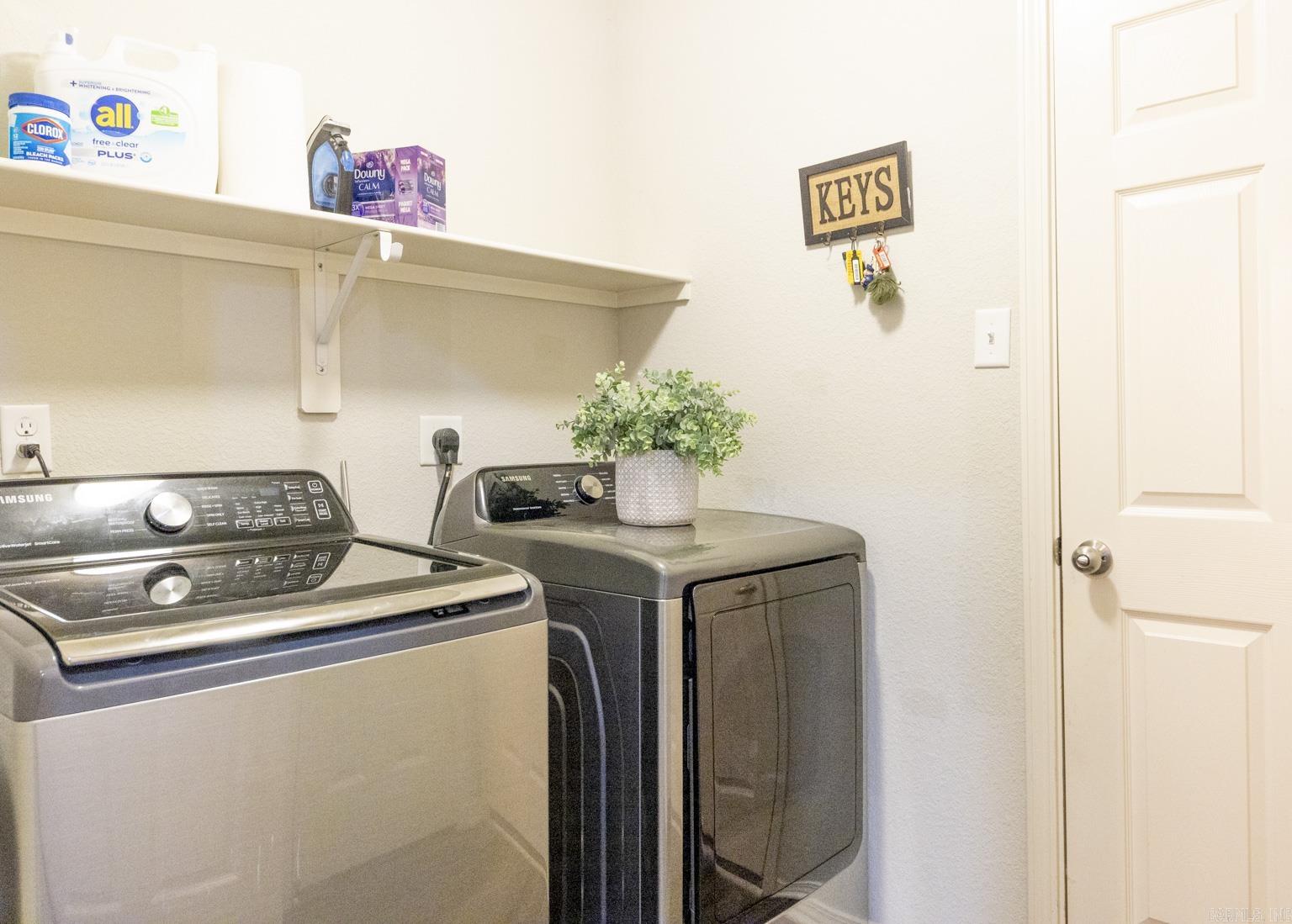 BENJAMIN GROVE - Residential