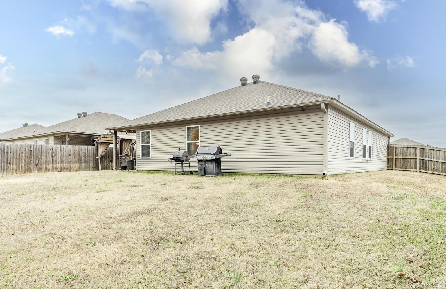 BENJAMIN GROVE - Residential