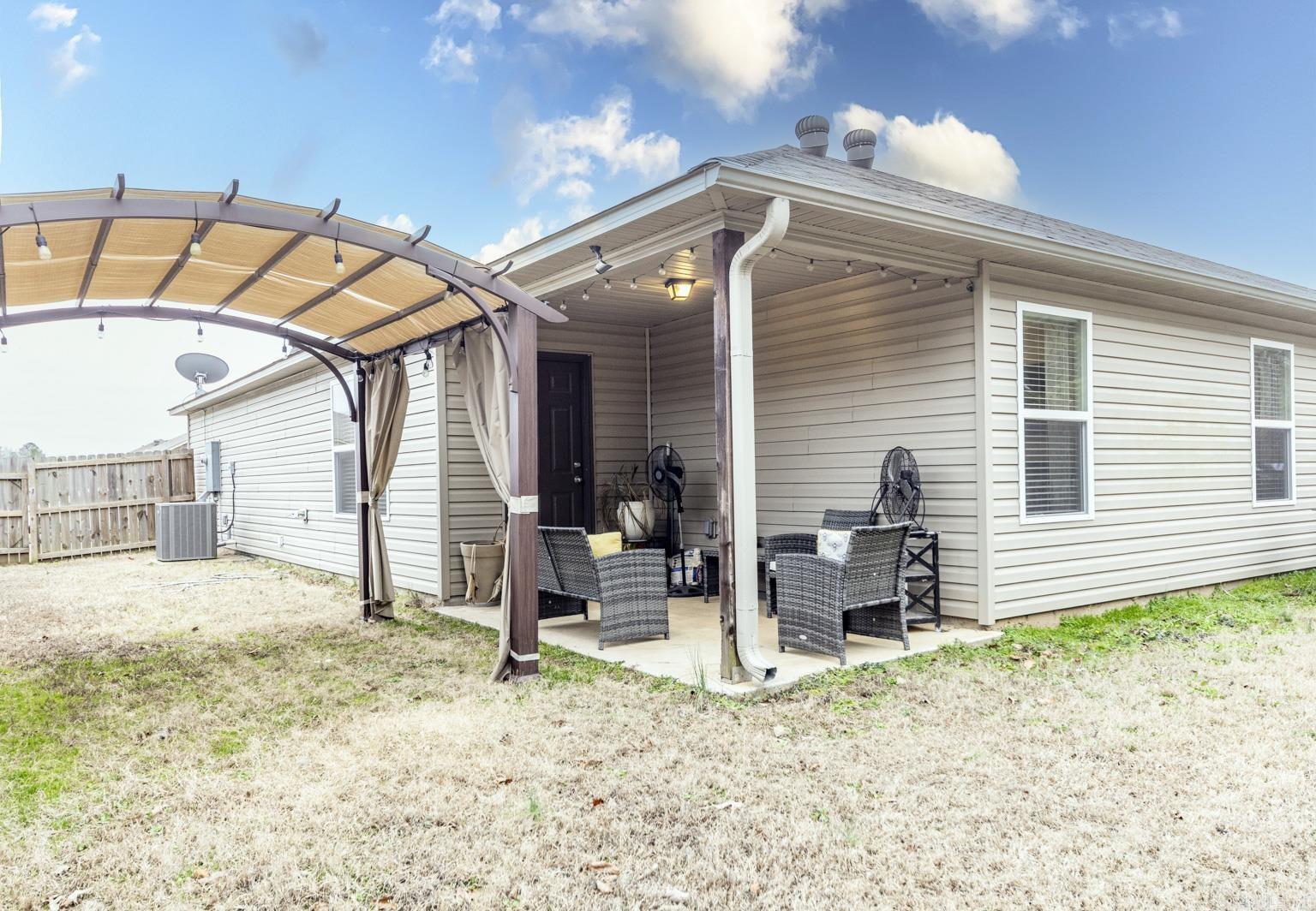 BENJAMIN GROVE - Residential