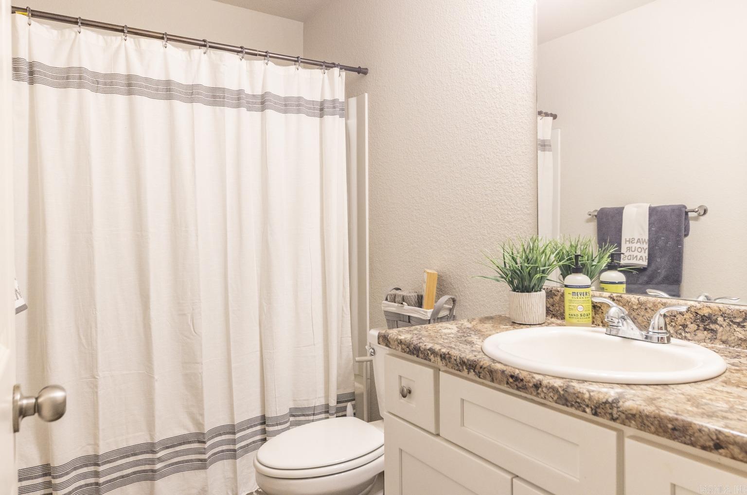 BENJAMIN GROVE - Residential