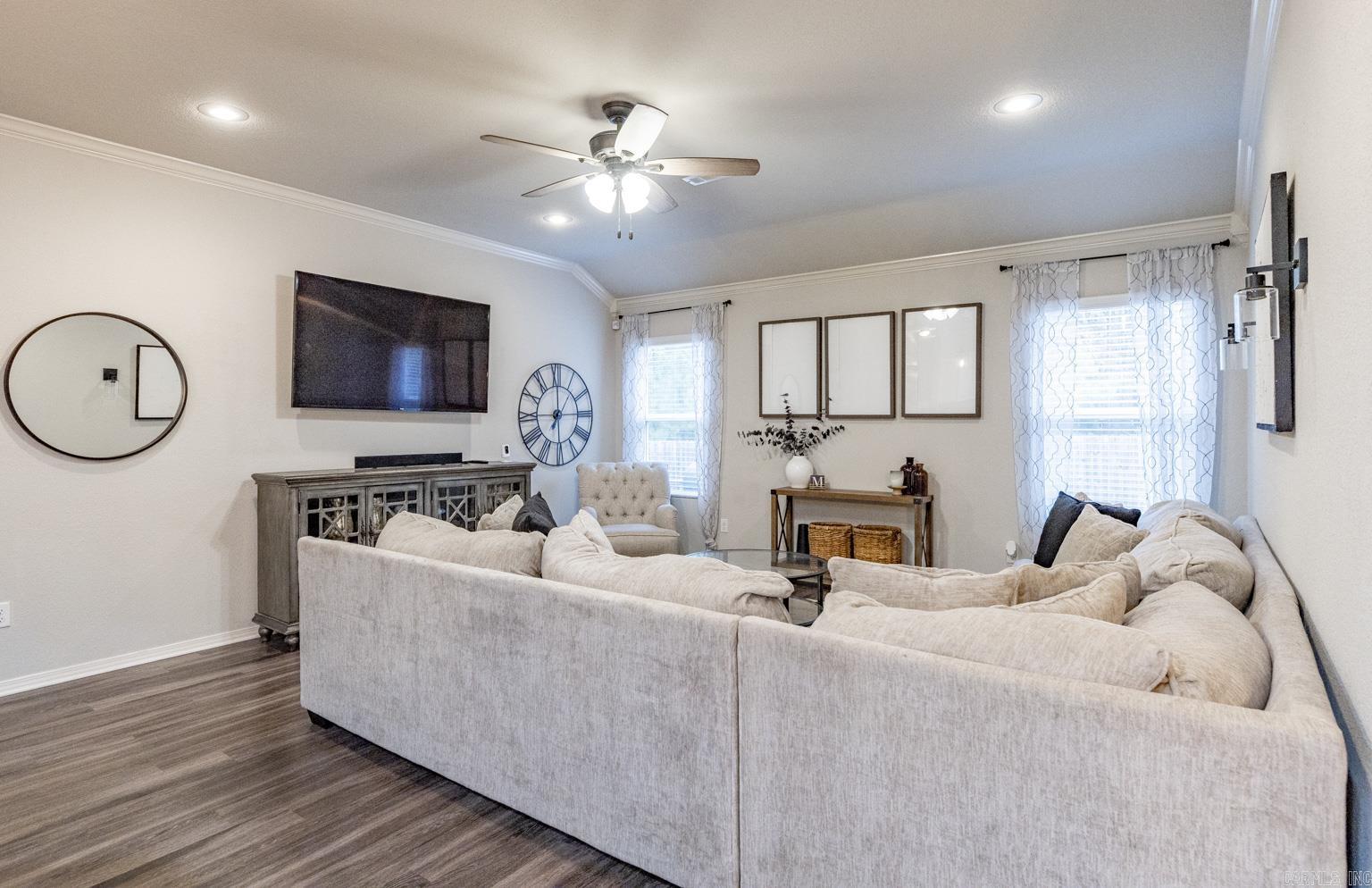 BENJAMIN GROVE - Residential