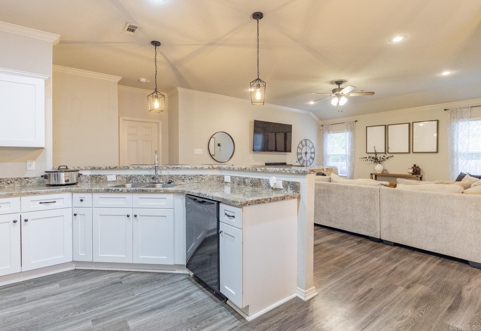 BENJAMIN GROVE - Residential