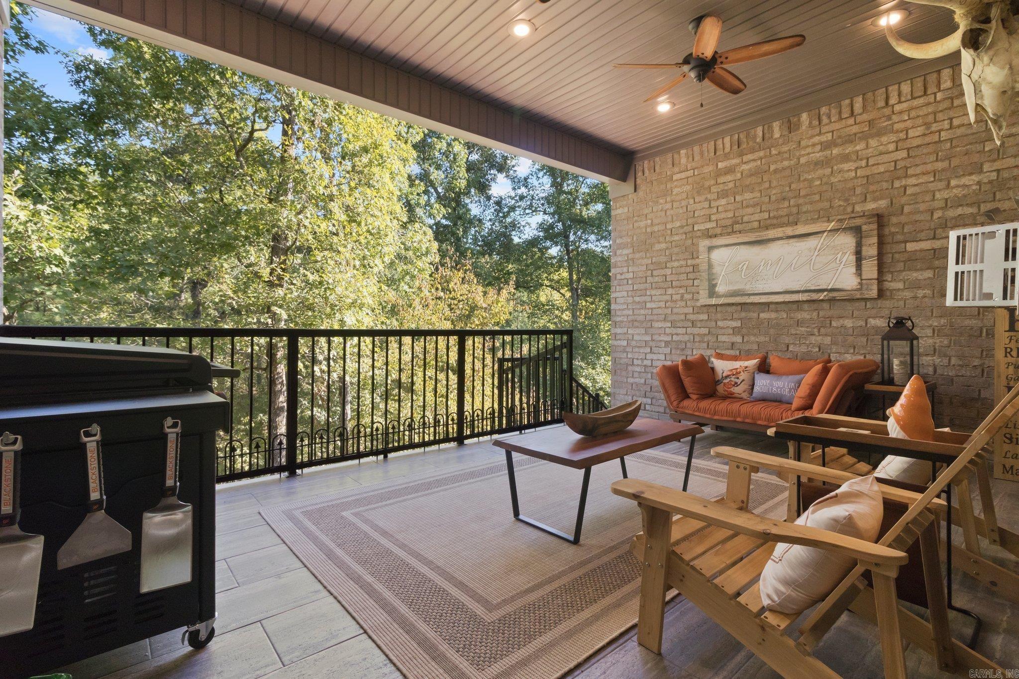 WOODLANDS EDGE - Residential