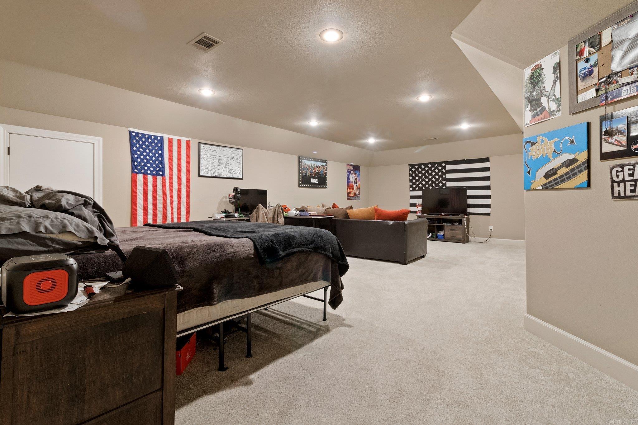 WOODLANDS EDGE - Residential