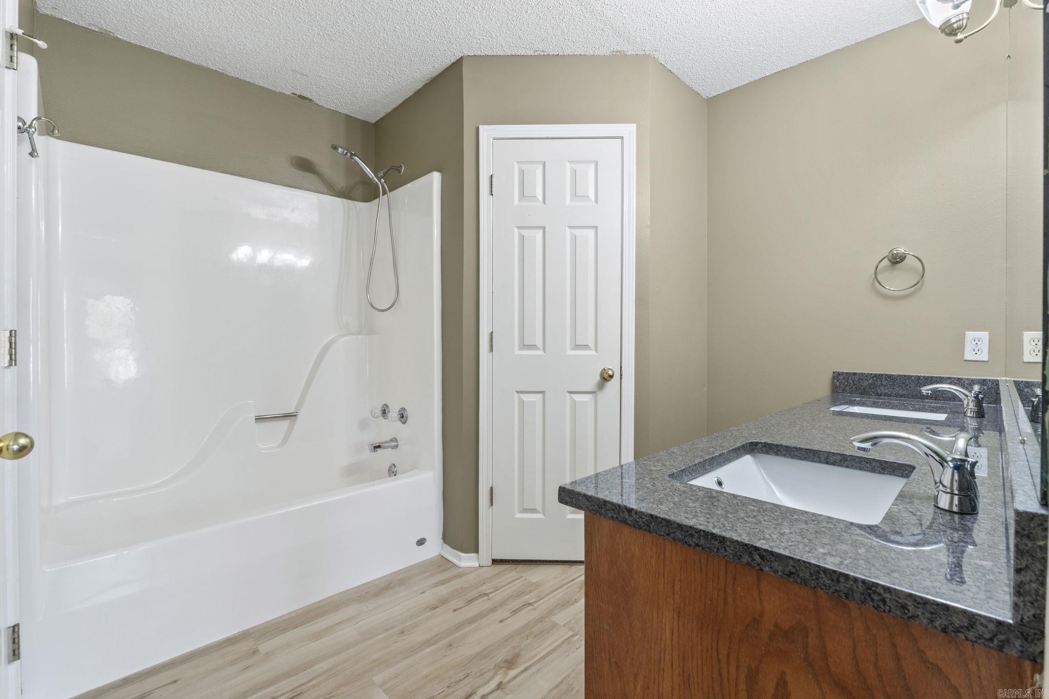 CHERRY CREEK - Residential