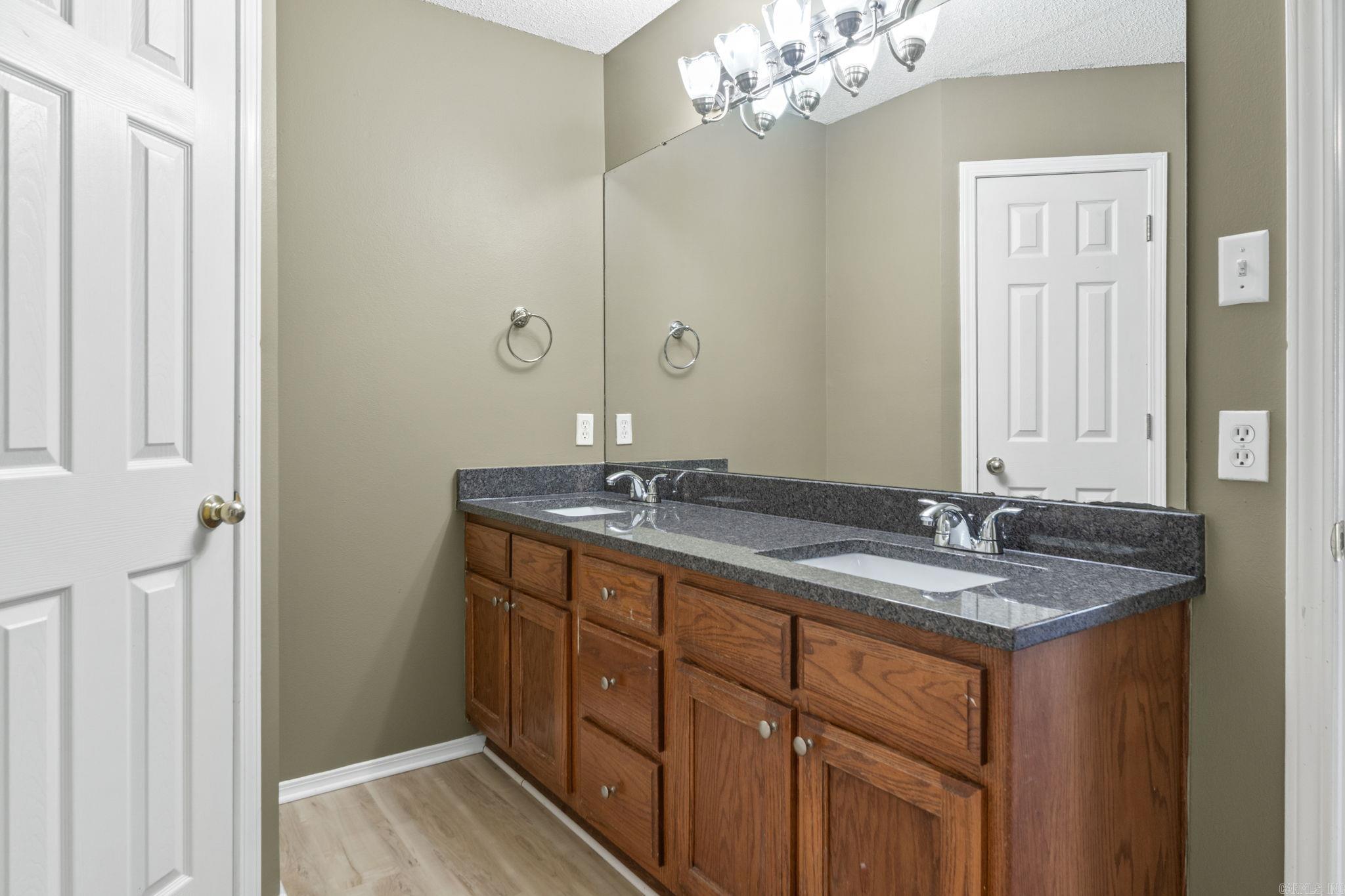 CHERRY CREEK - Residential