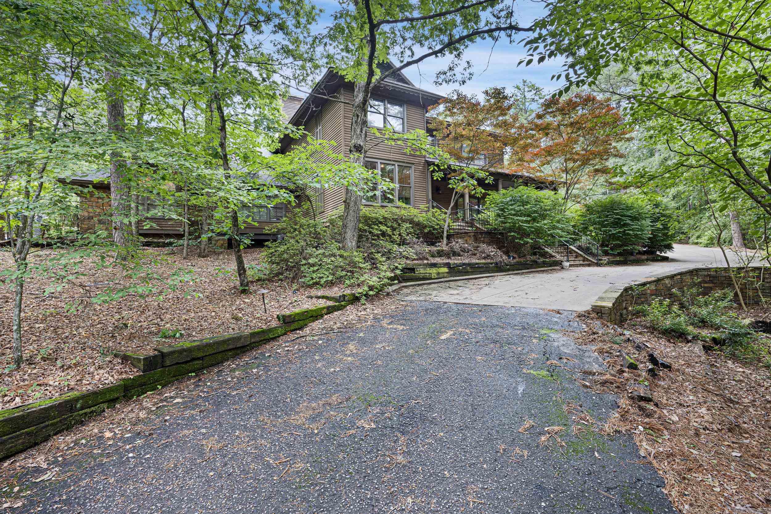 RIVER OAKS - Residential