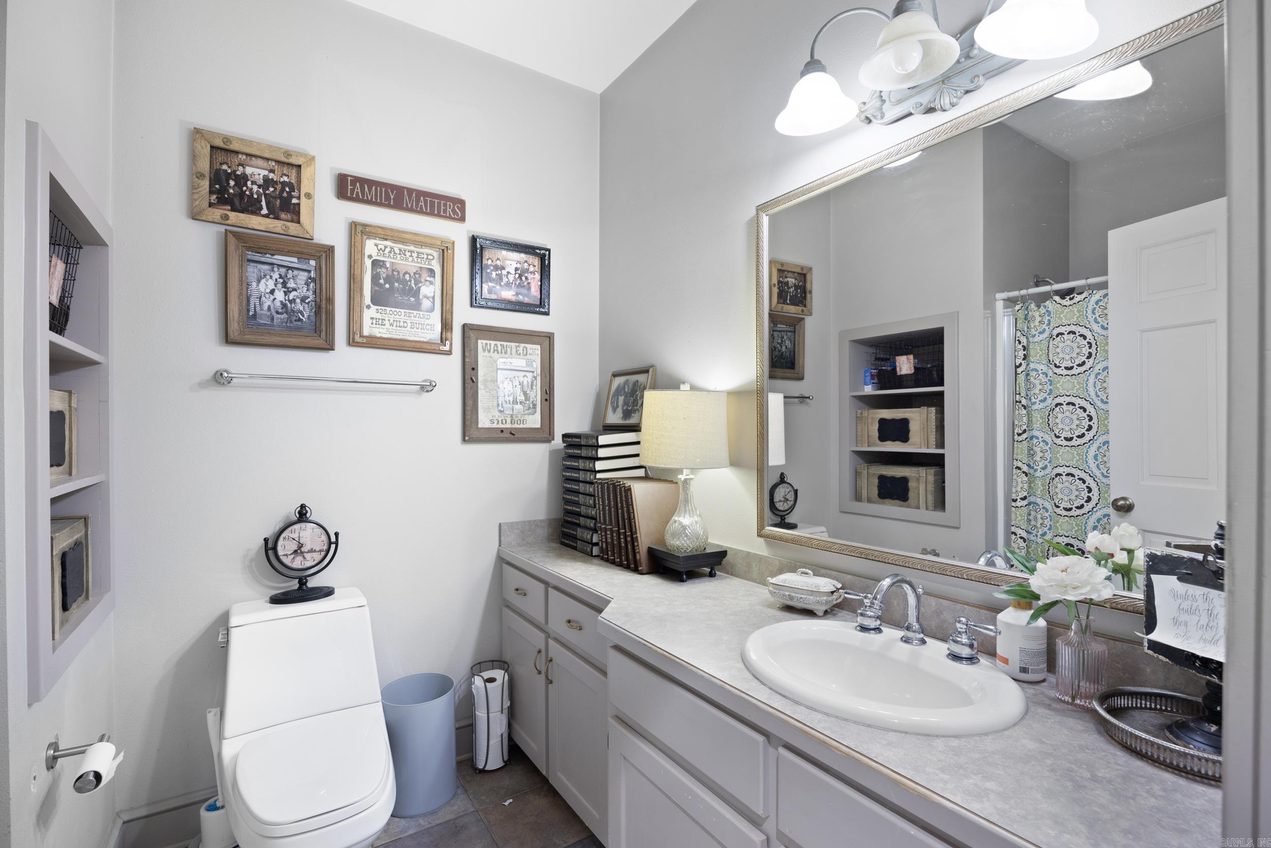 RIVER OAKS - Residential