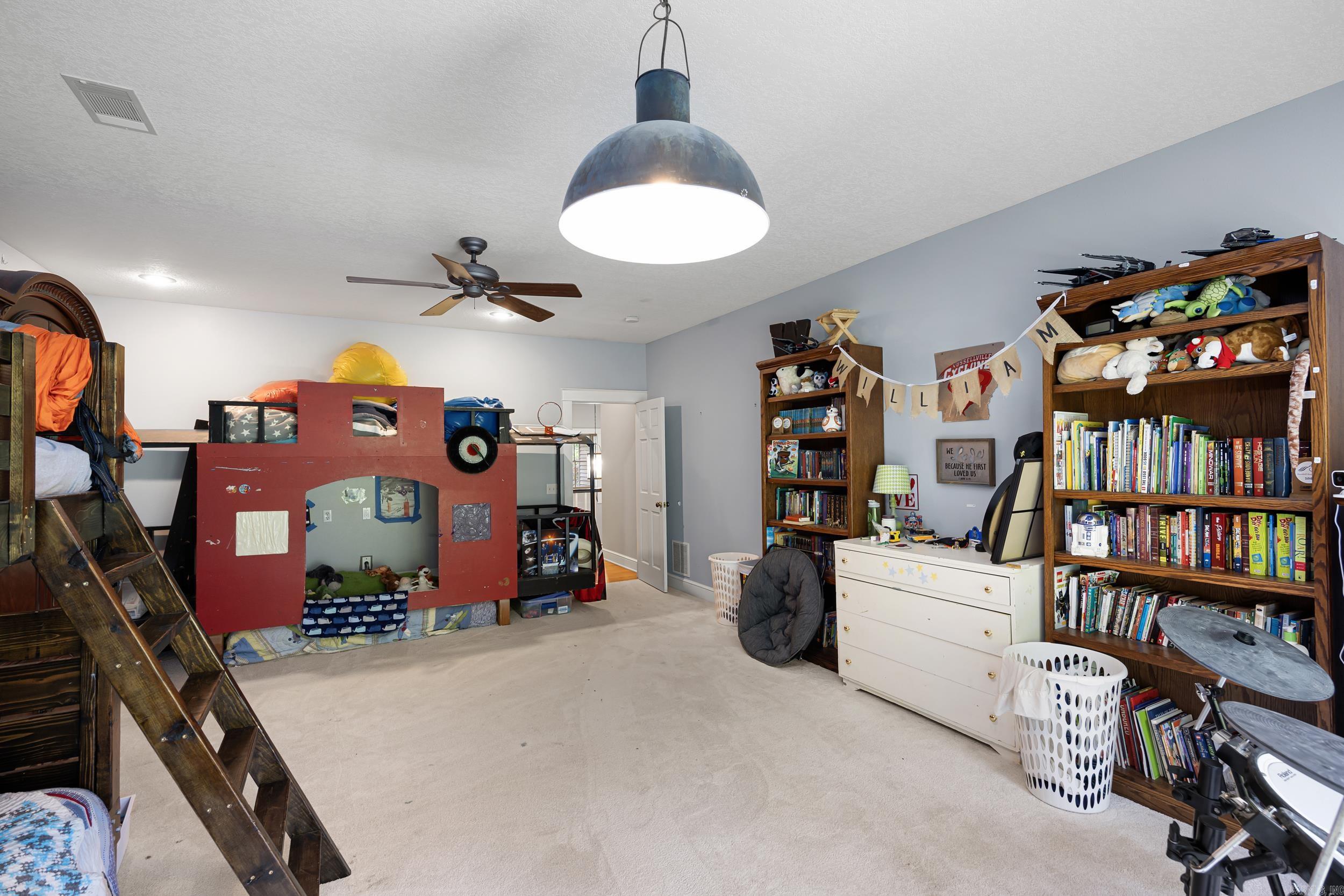 RIVER OAKS - Residential