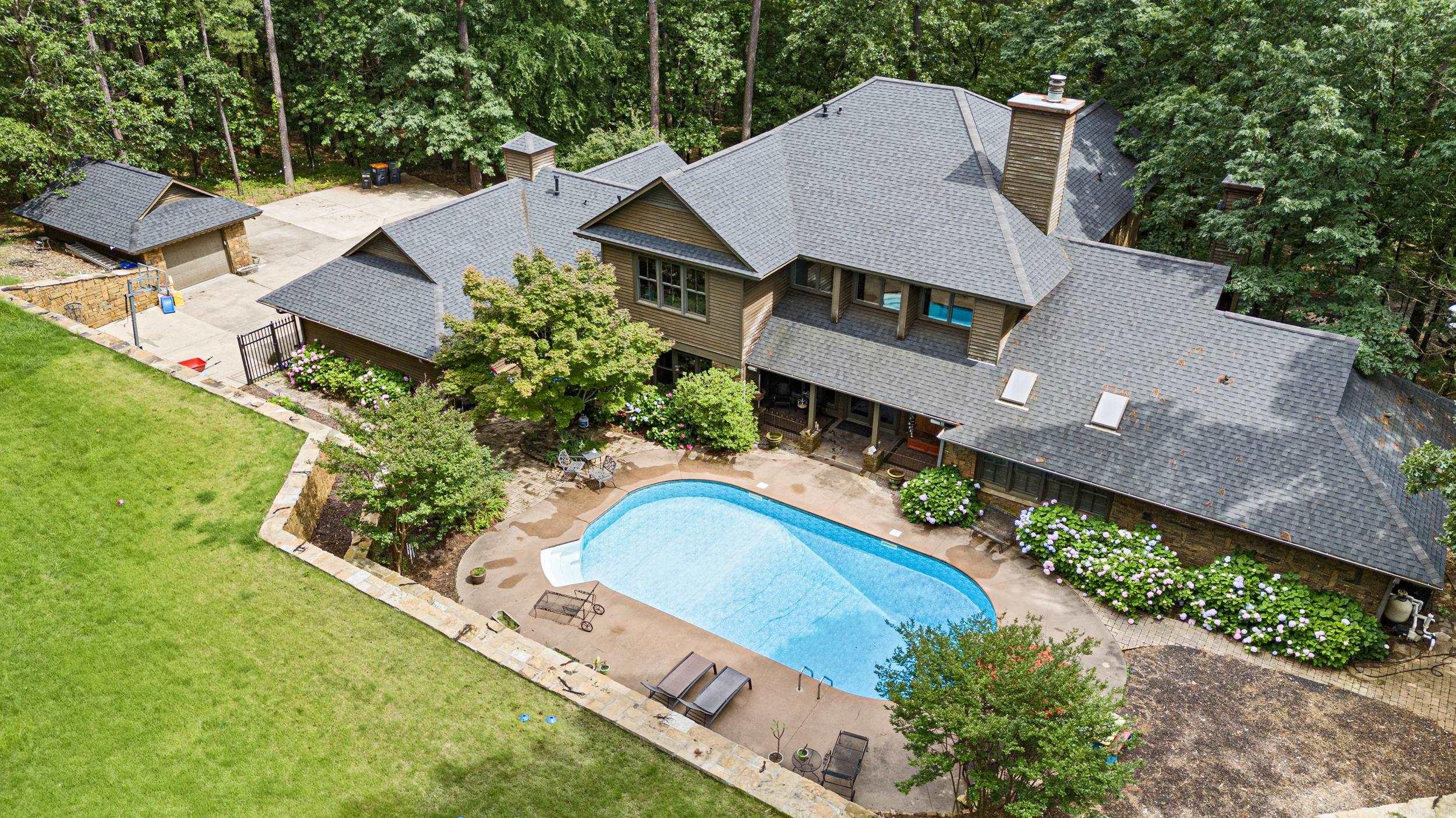 RIVER OAKS - Residential