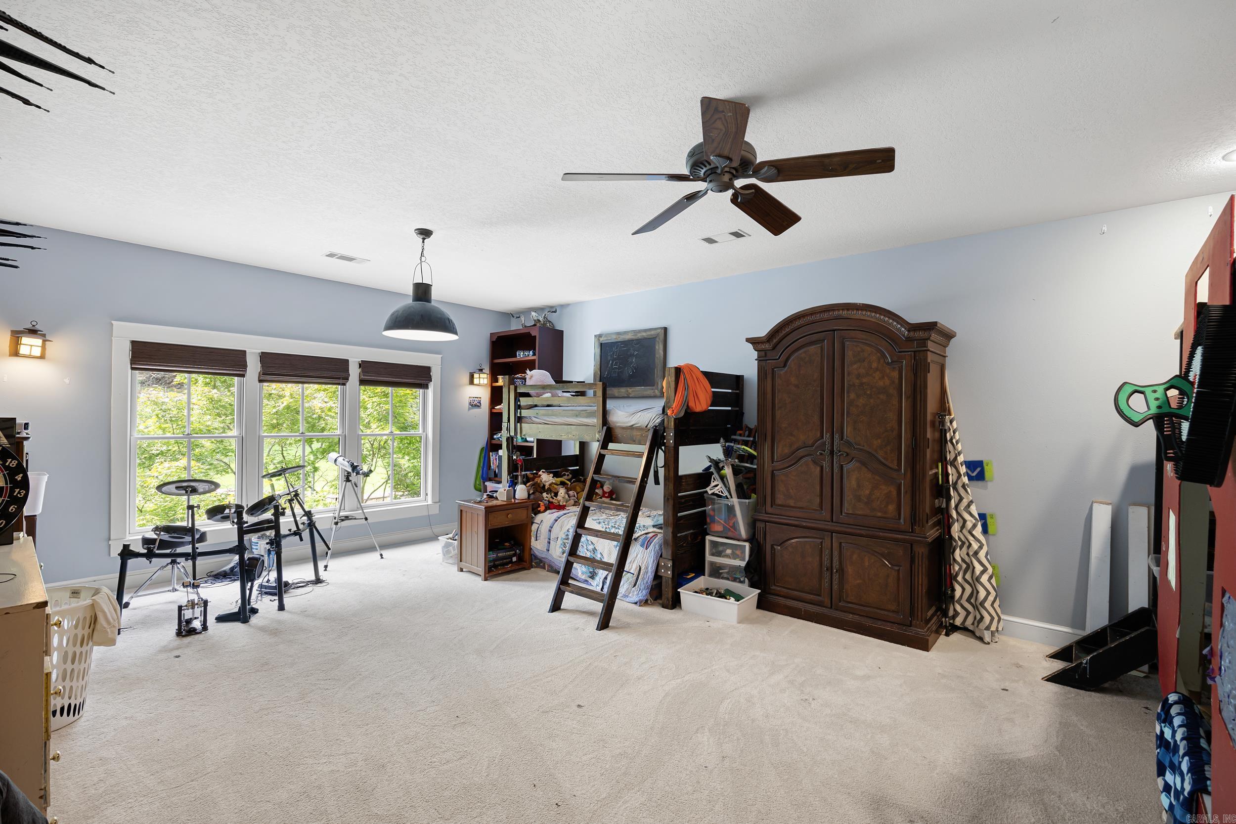 RIVER OAKS - Residential