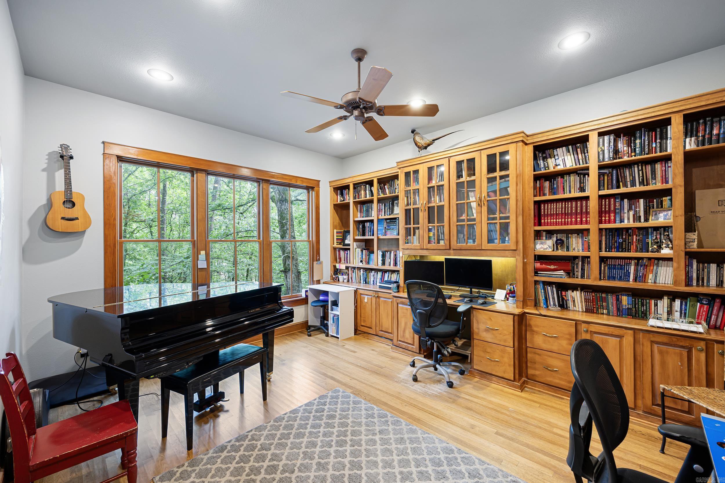 RIVER OAKS - Residential
