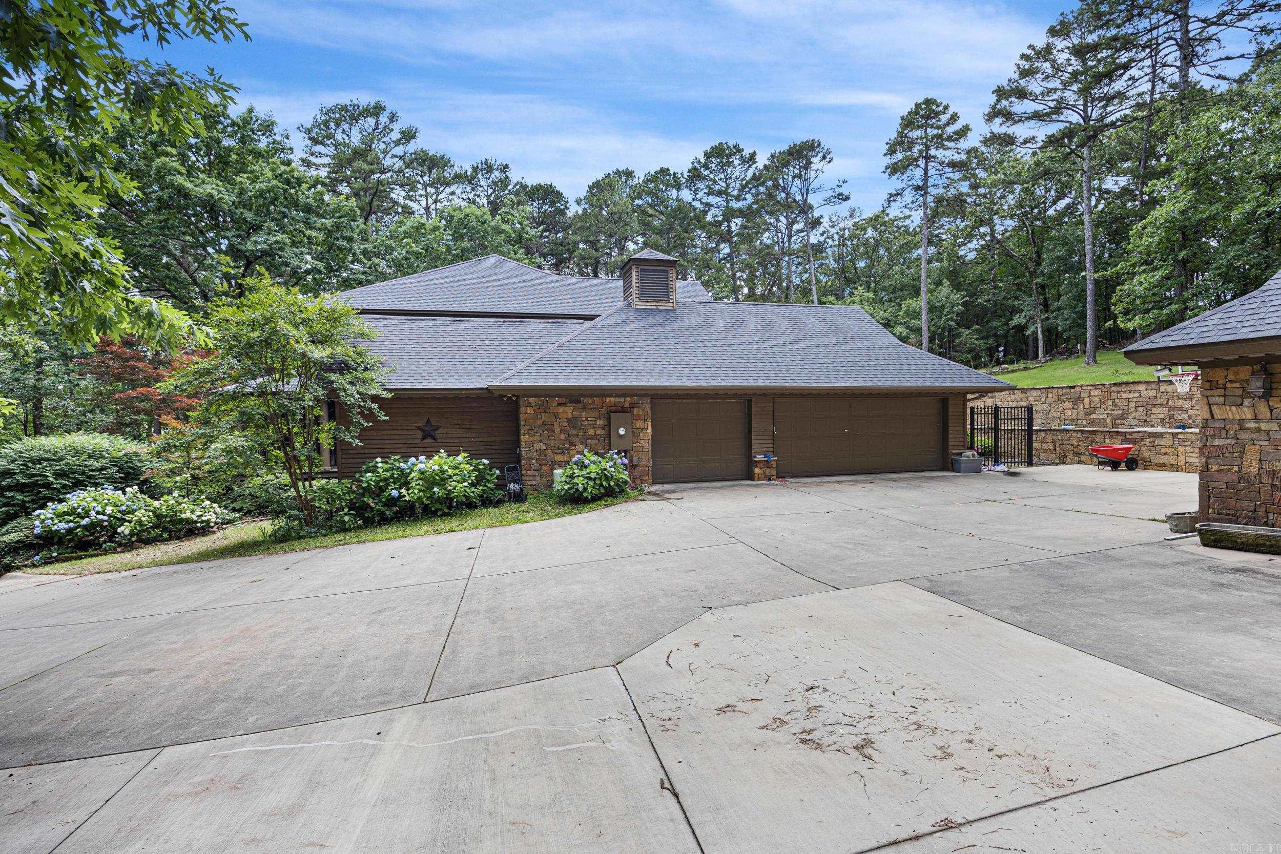 RIVER OAKS - Residential