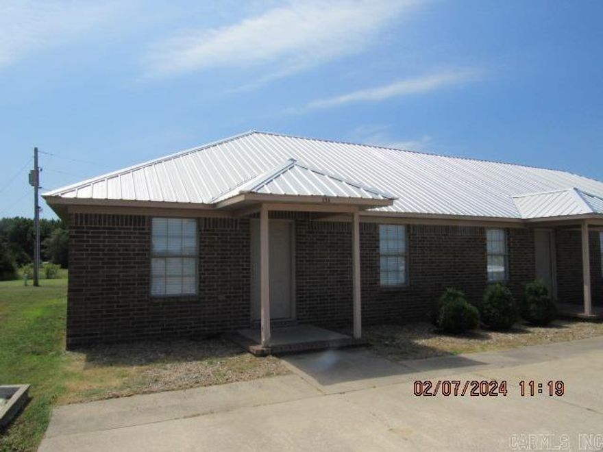 Well maintained 2-bedroom duplex, newer laminate floors, recently painted interior, 2-inch blinds throughout, all kitchen appliances including refrigerator, separate laundry area with hook-ups, all electric, lawn care & trash included. No Pets.***PLEASE NOTE WE DO NOT ADVERTISE ON CRAIGSLIST OR FACEBOOK MARKETPLACE. ANY LISTING OF OURS SEEN IS A SCAM!!!***