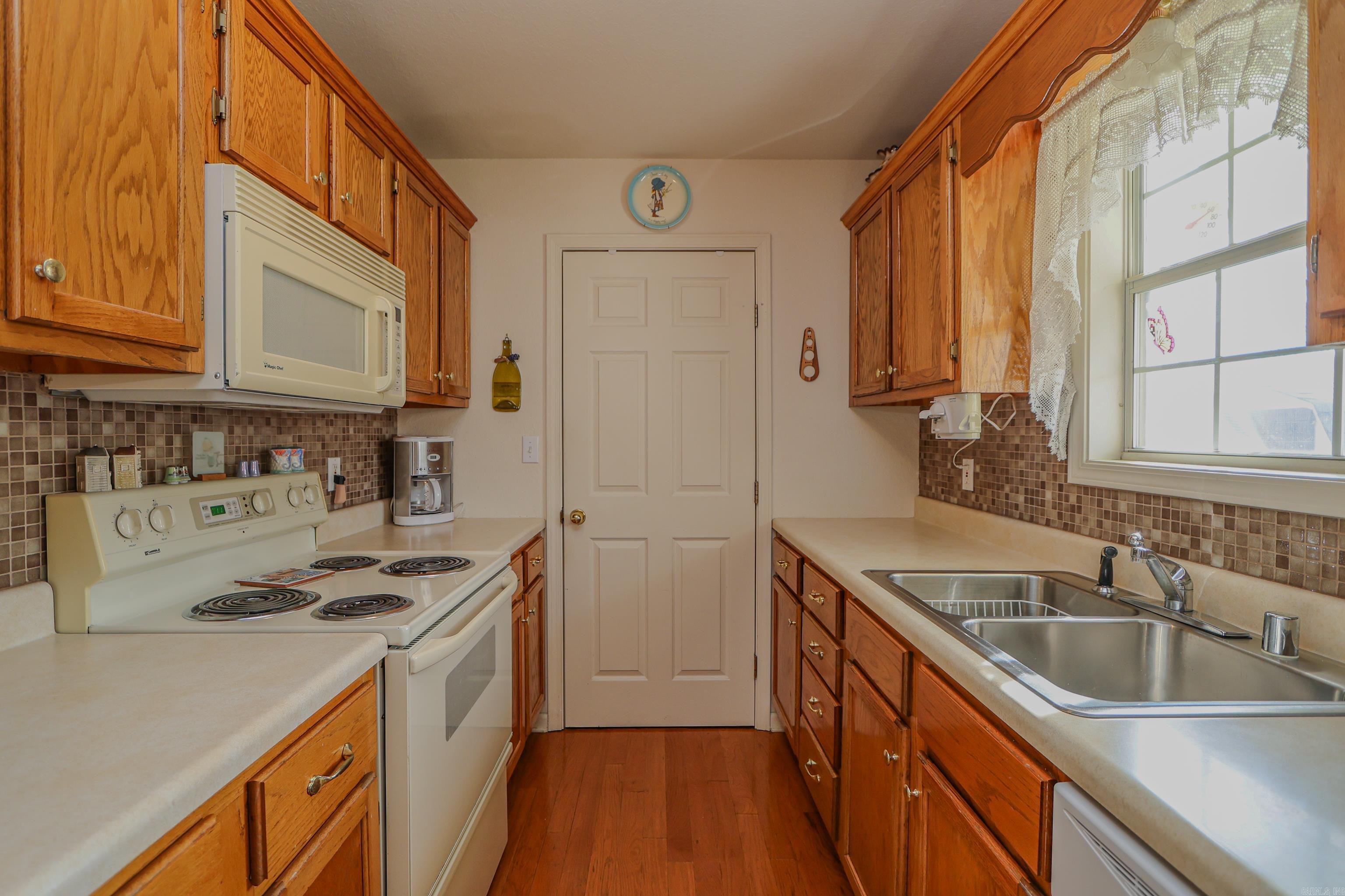 WALNUT CORNER - Residential