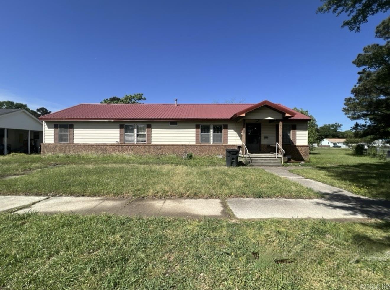 This 4BR/2BA is in East Camden and is close to the industrial park. This home is also in the Harmony Grove School District. ****"Purchasers may use any lender they choose to finance the purchase of a property. However, the seller requires that all non-cash offers must be pre-qualified by Caliber Home Loans, Inc. prior to offer acceptance. For the free pre-qualification, contact Joseph Perrone at (719) 331-0555 or joseph.perrone@newrez.com."