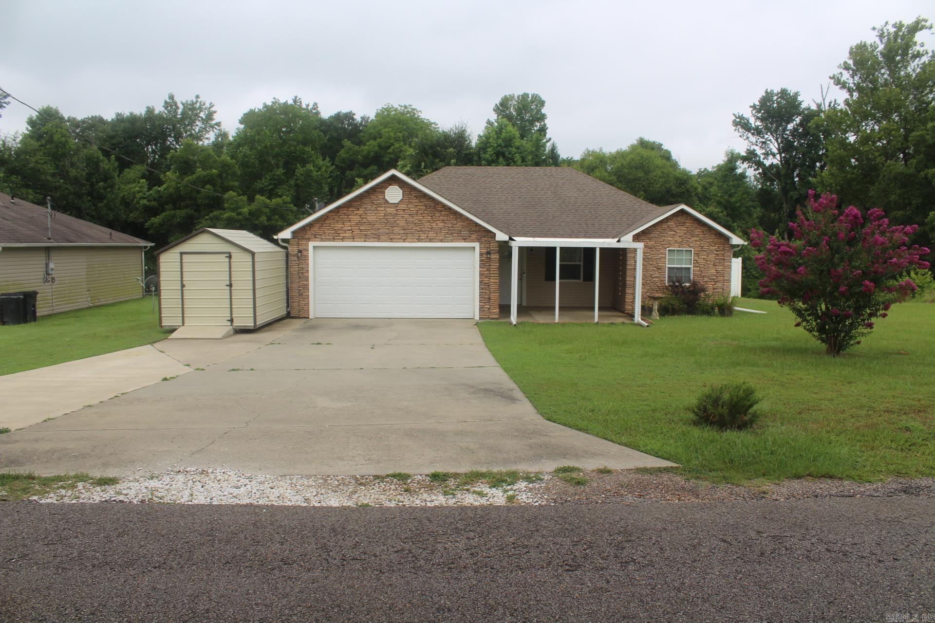 MOVE IN READY, JUST MINUTES FROM DOWNTOWN NASHVILLE 3 bedroom, 2 full baths with approx. 1174 Sq. Ft. of living space on approx. .46 acre. Central A/C & heat. Covered Patio. Fully fenced back yard (Beautiful Vinyl Fencing). Range, Refrigerator, Washer/Dryer convey with sell of home.