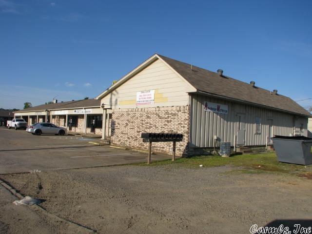 Great lot near signaled intersection of W. Main and Dakota; adjacent to Walgreens & Kroger. Frontage along heavily traveled commercial corridor now experiencing explosive growth; including newly completed Freddie's & hotel under construction.  Zoned C-2 with city utilities. Estimated traffic is 21,000 vpd; population is 25,882 within a 3 mile radius