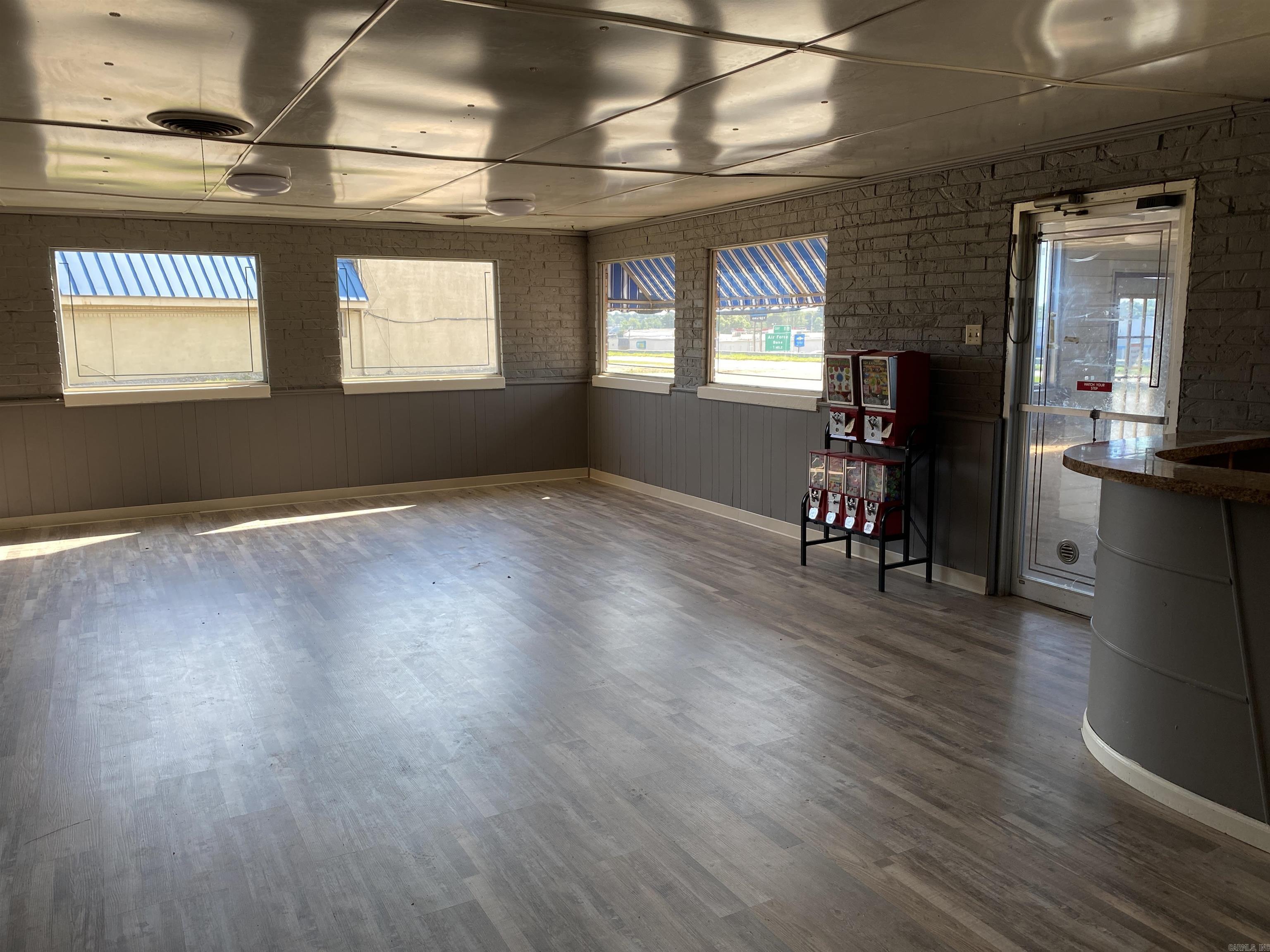 Metes & Bounds - Commercial Sale