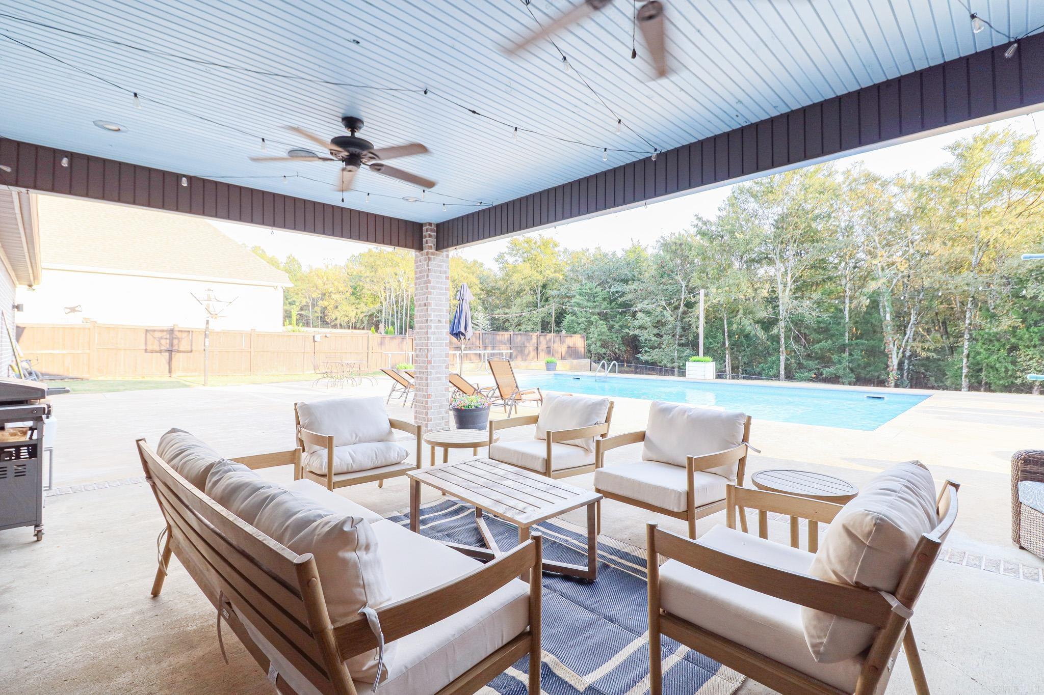 BARRINGTON PARK - Residential