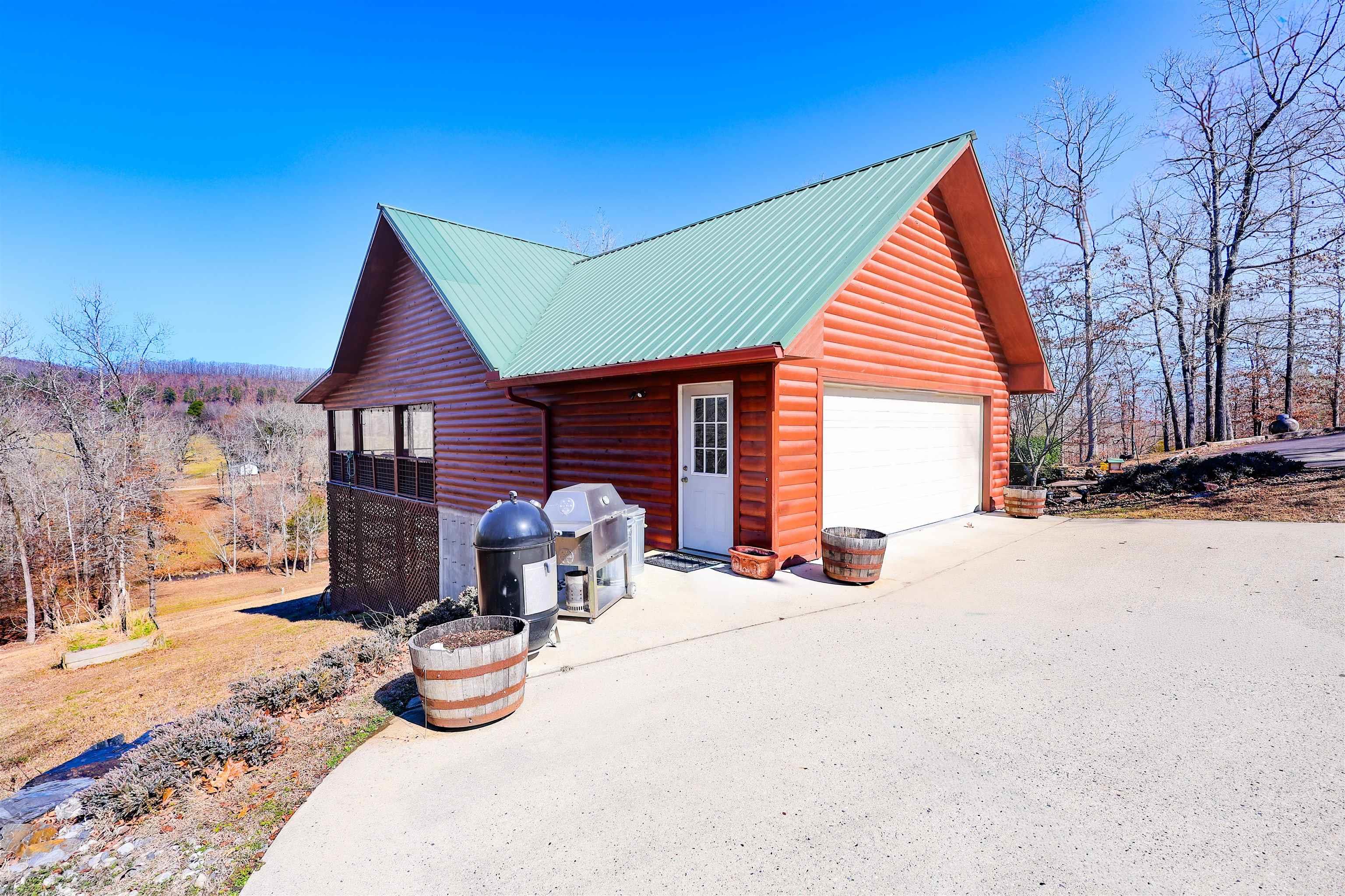 RIVERCHASE - Residential