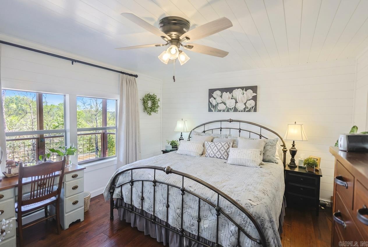 RIVERCHASE - Residential