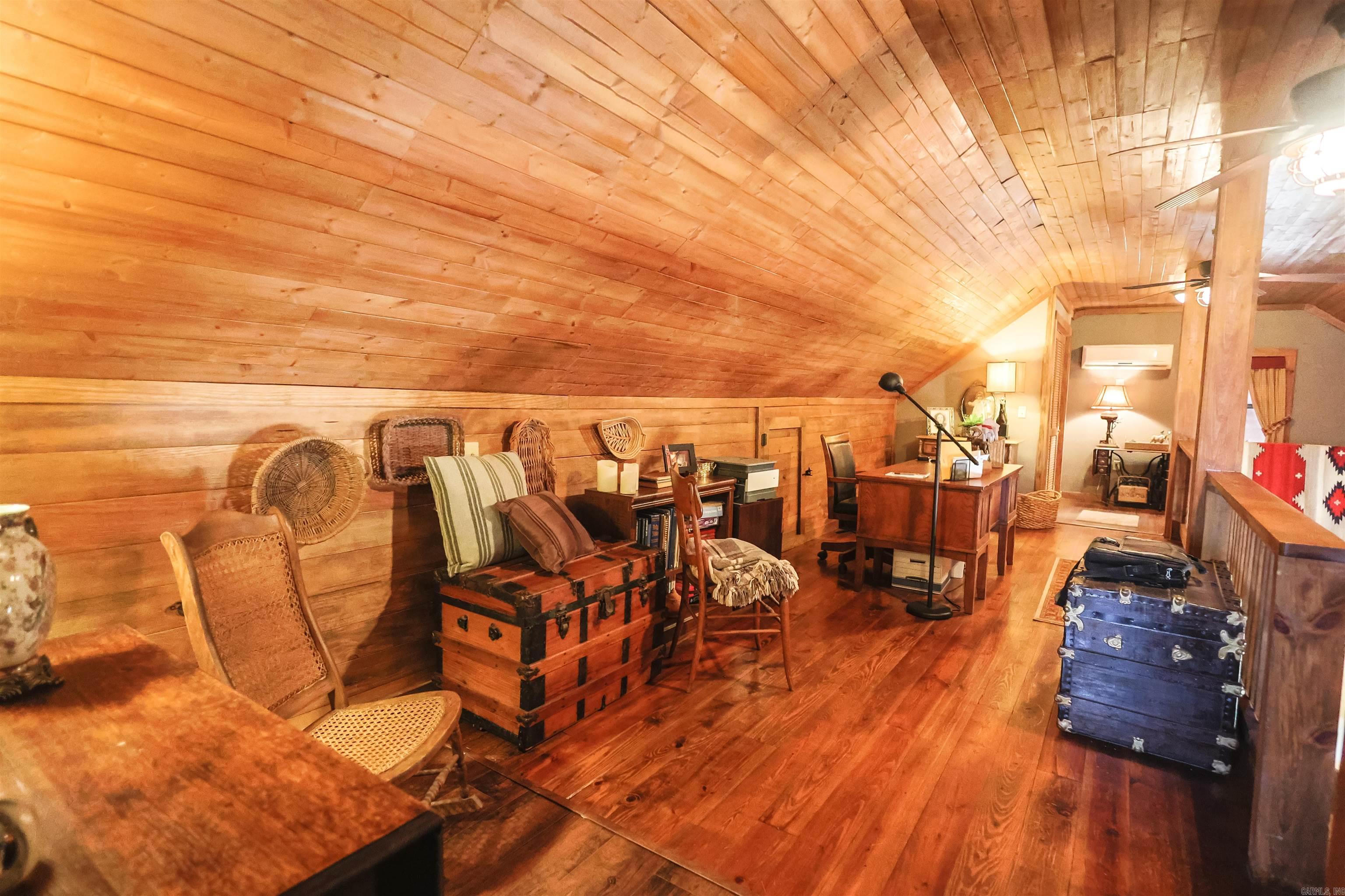 RIVERCHASE - Residential