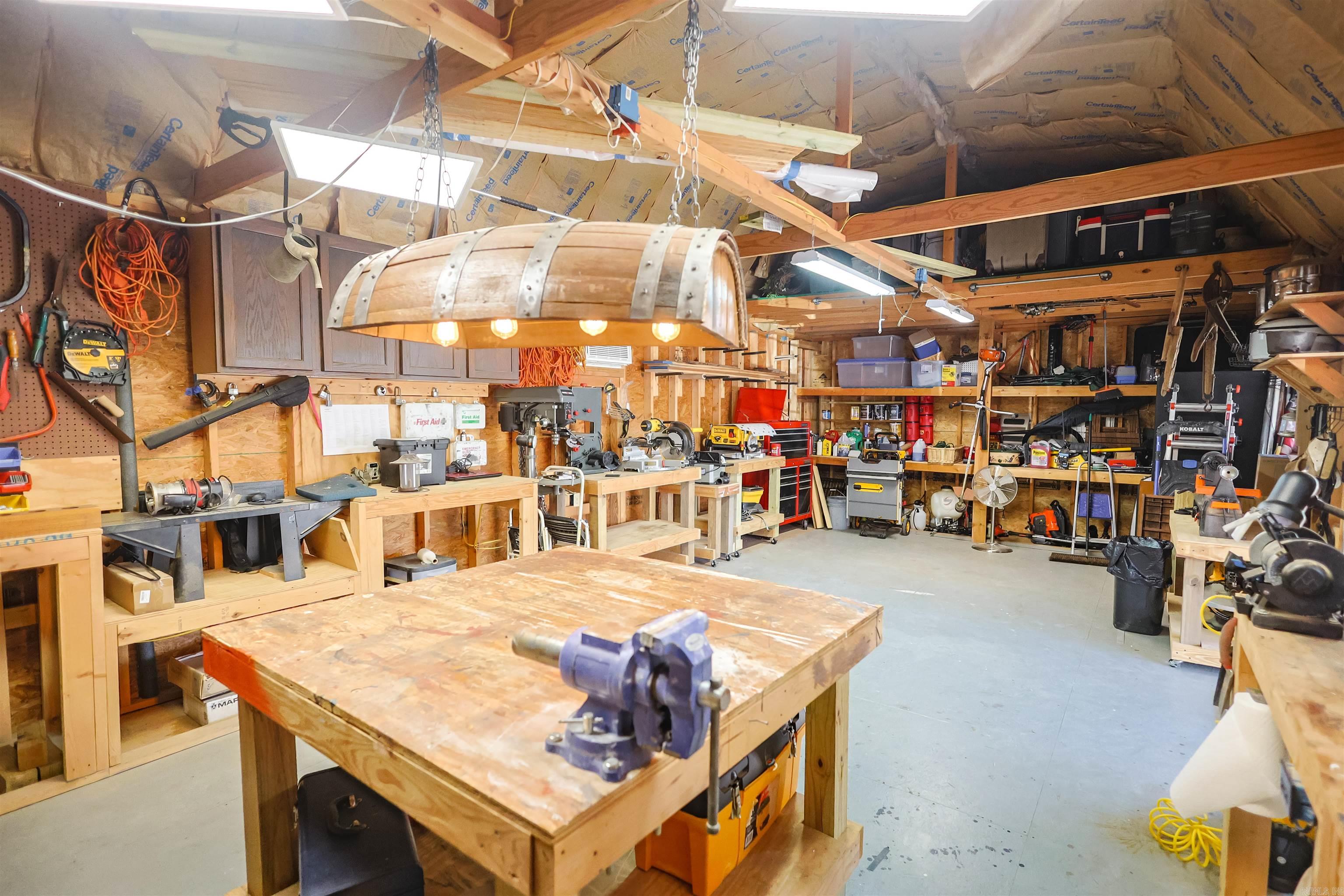 RIVERCHASE - Residential