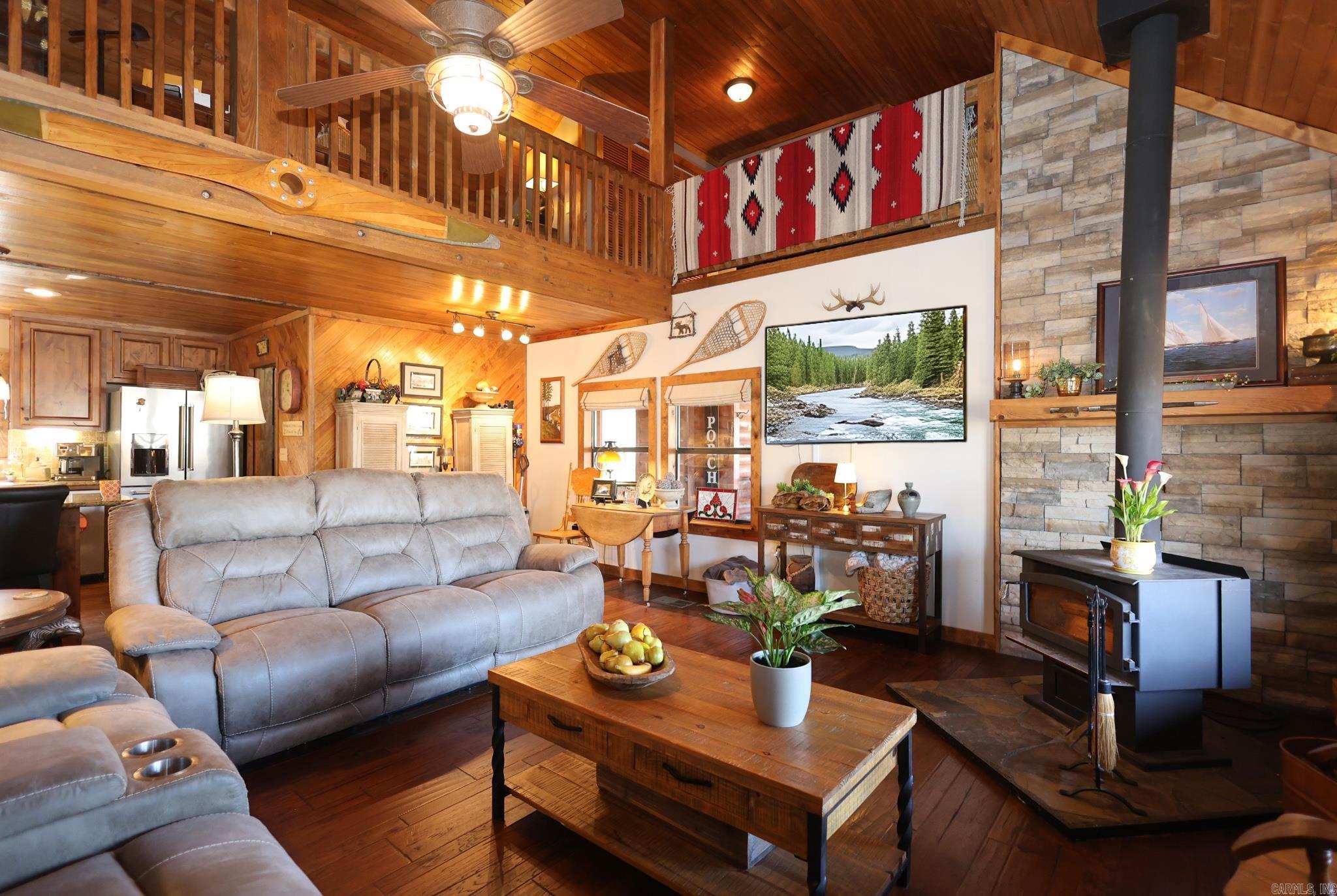 RIVERCHASE - Residential