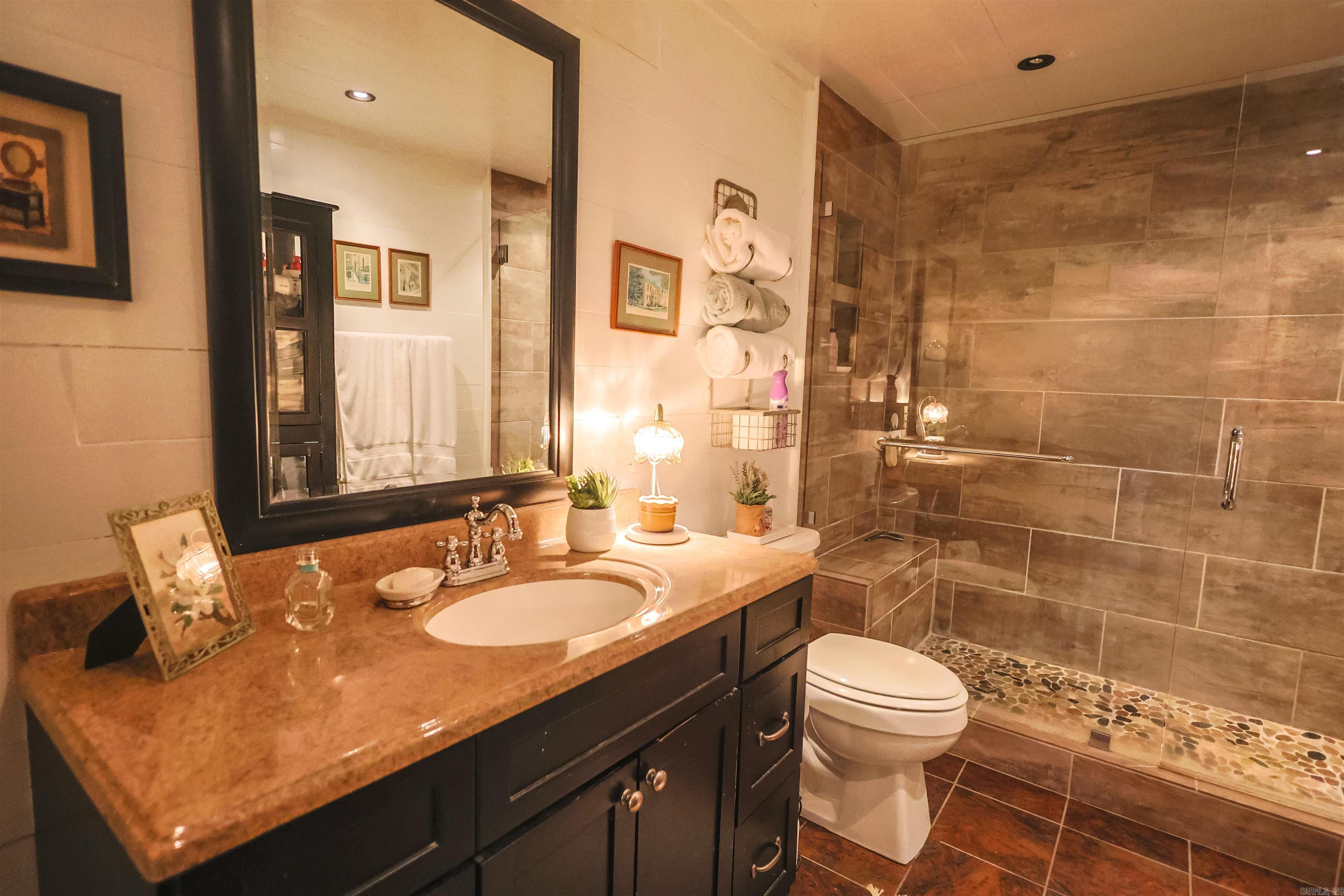 RIVERCHASE - Residential