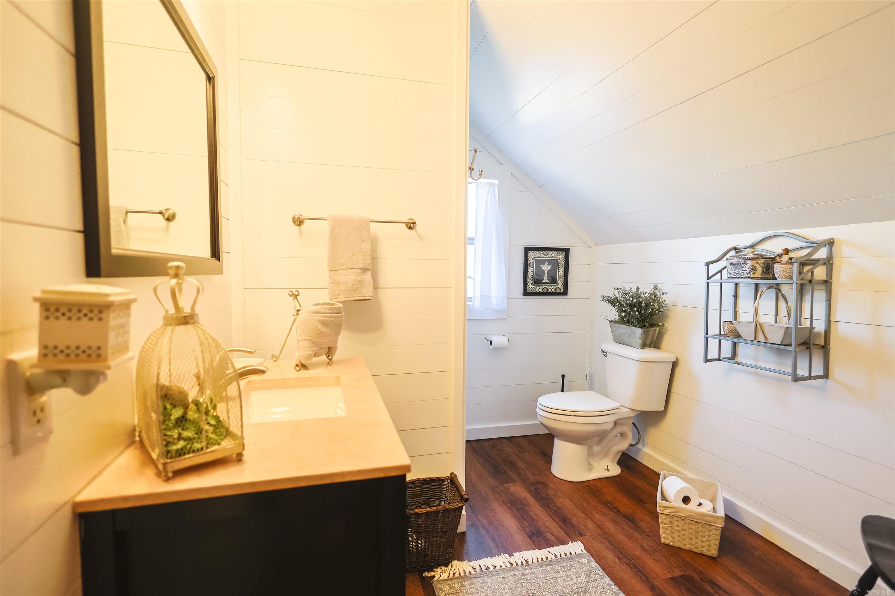 RIVERCHASE - Residential