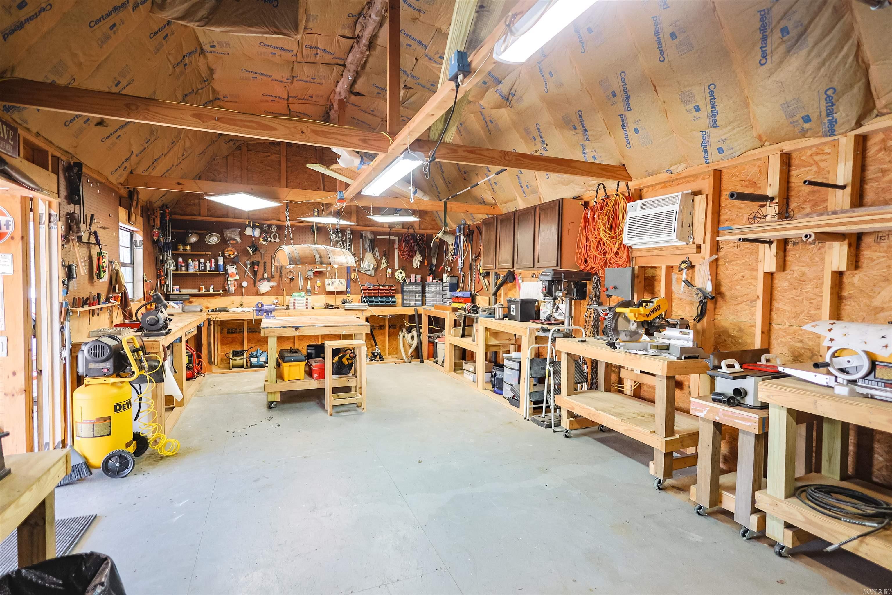 RIVERCHASE - Residential