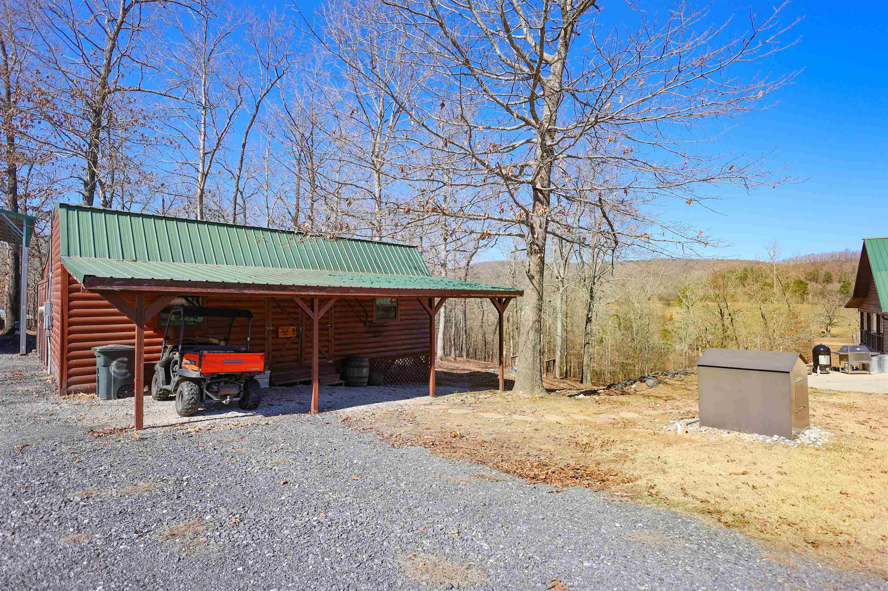 RIVERCHASE - Residential