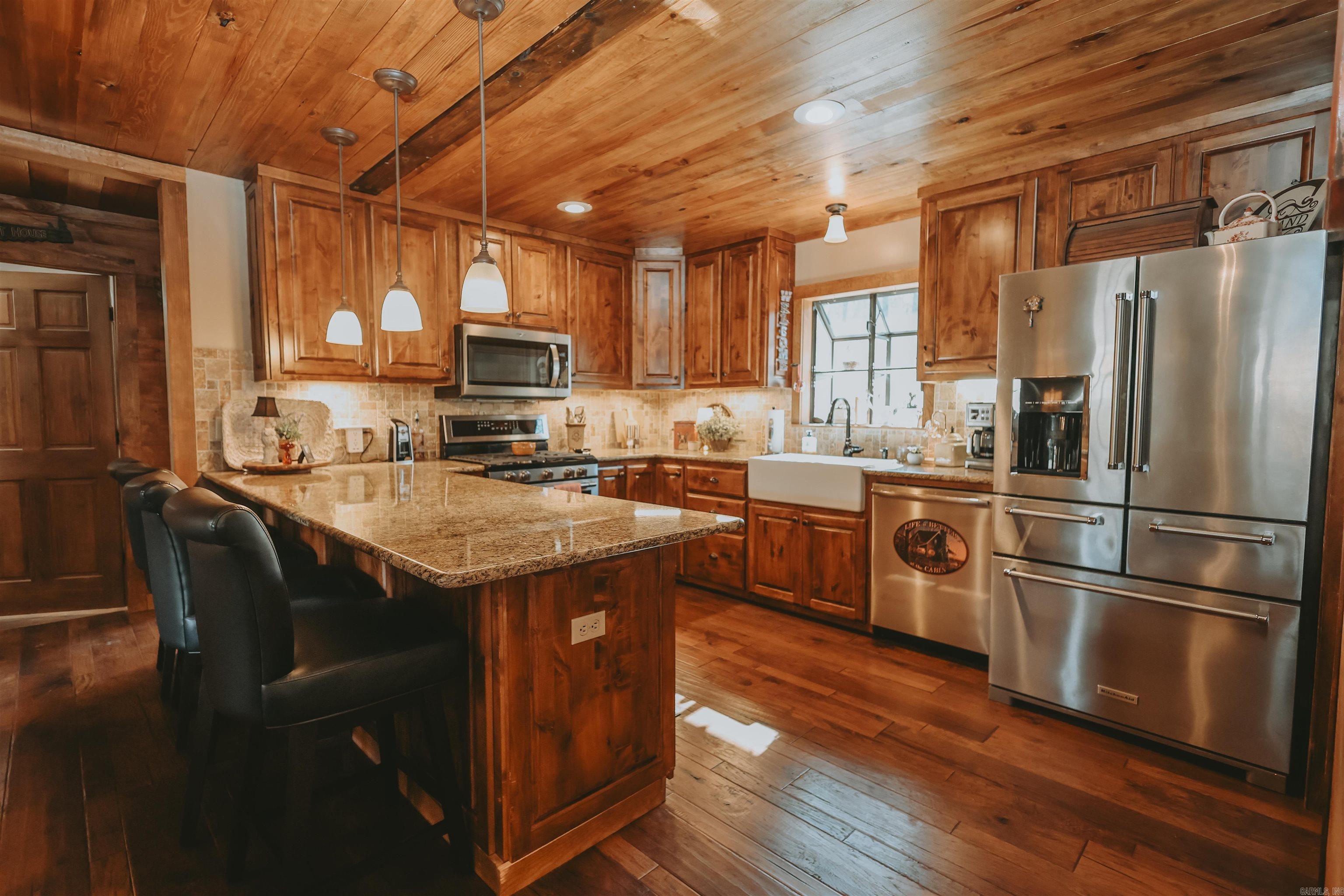 RIVERCHASE - Residential