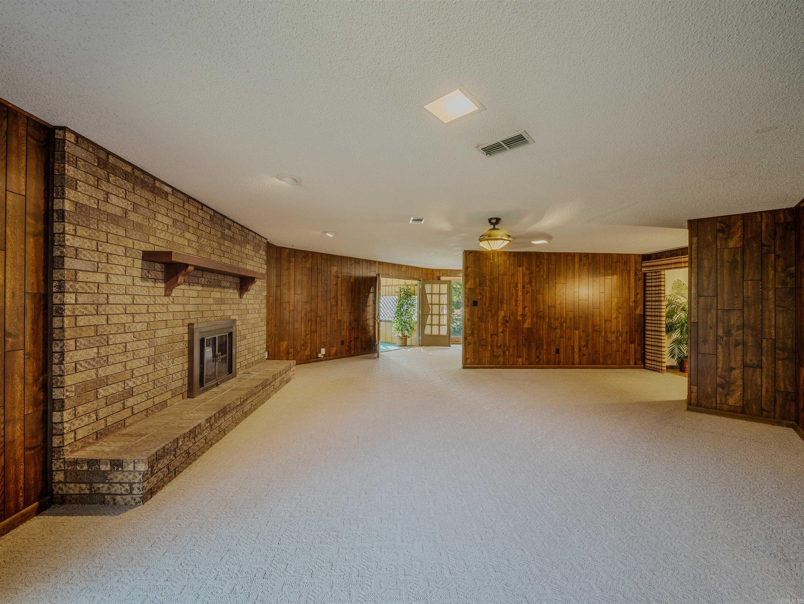 HIDDEN VALLEY - Residential