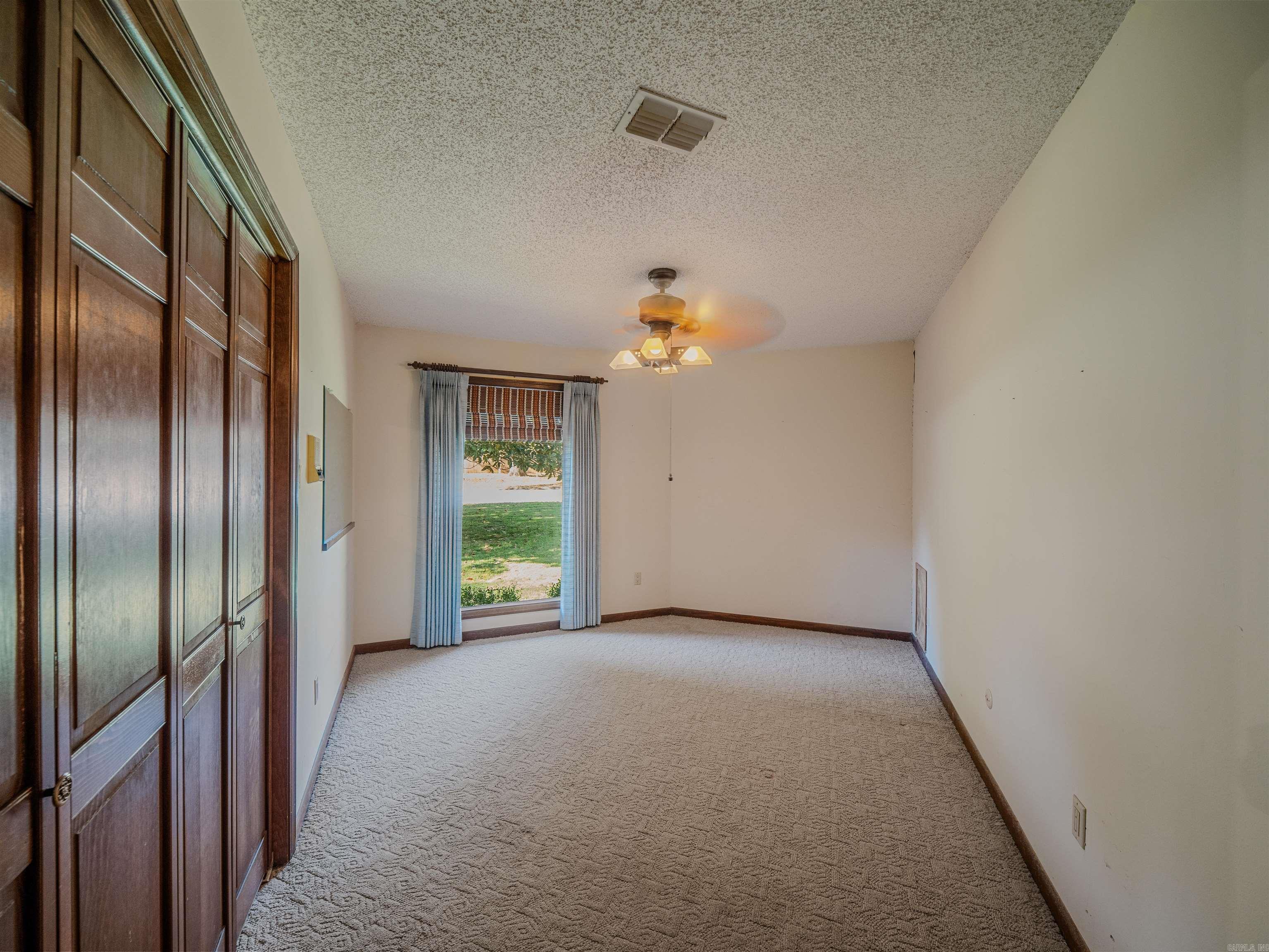 HIDDEN VALLEY - Residential