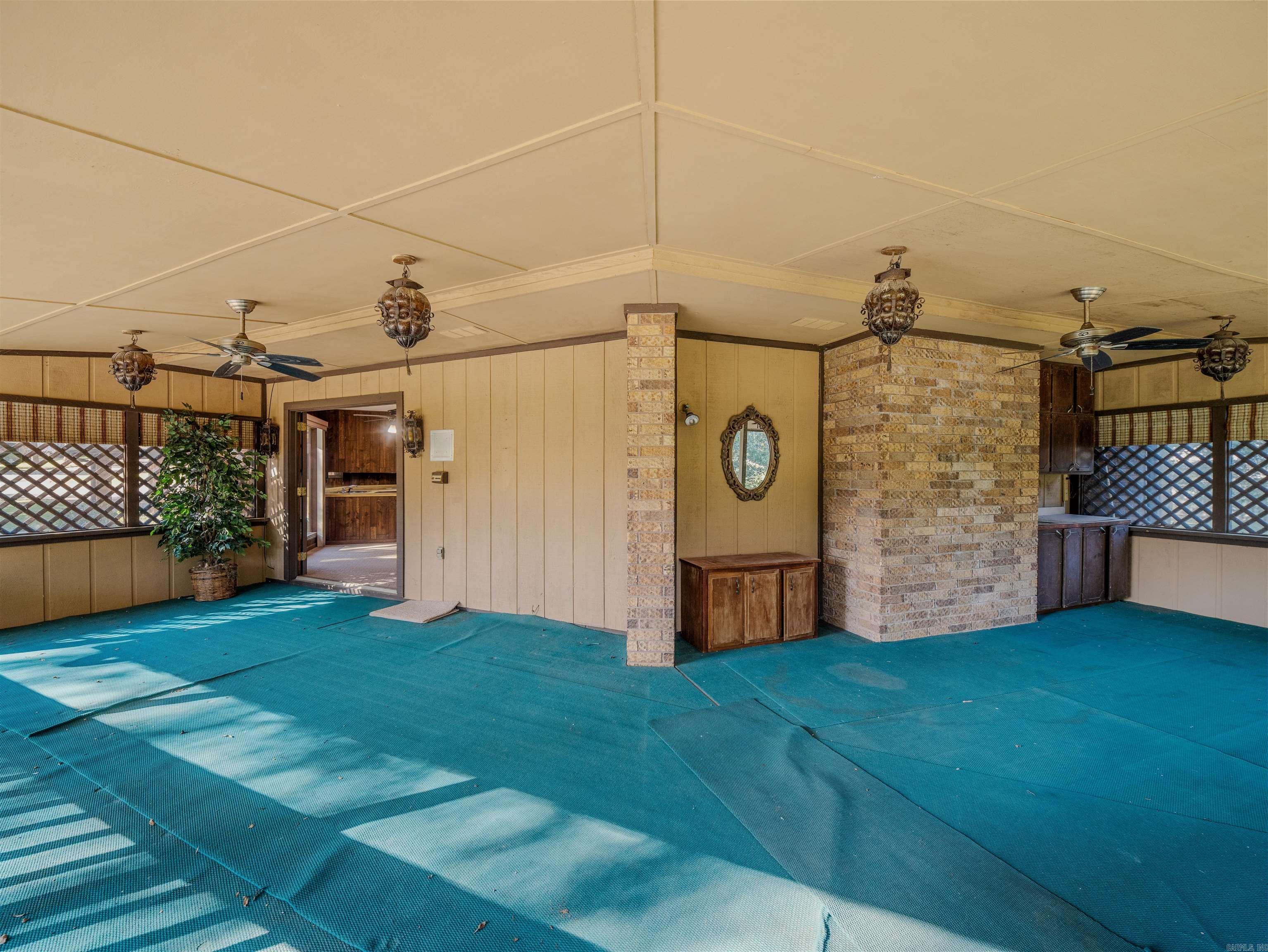 HIDDEN VALLEY - Residential