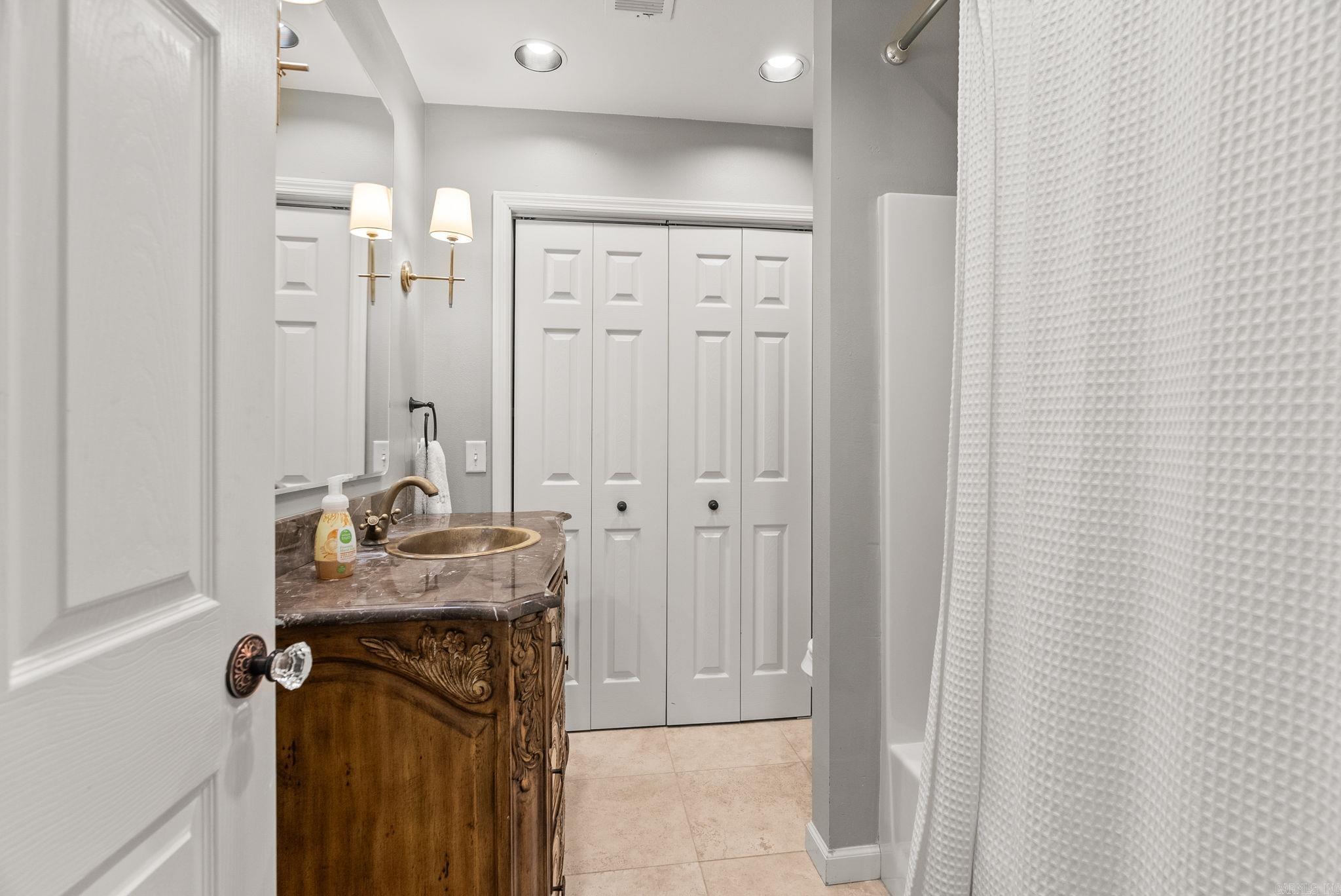 SHADOWLAWN - Residential