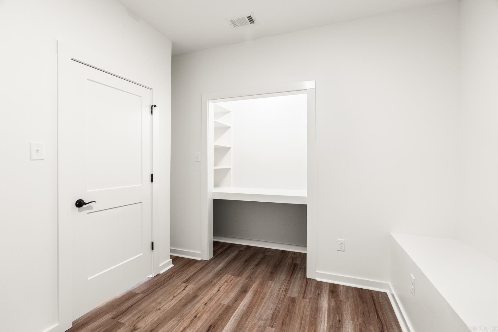 SPRING VALLEY - Residential