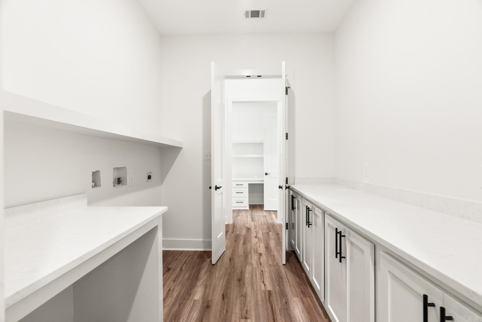 SPRING VALLEY - Residential