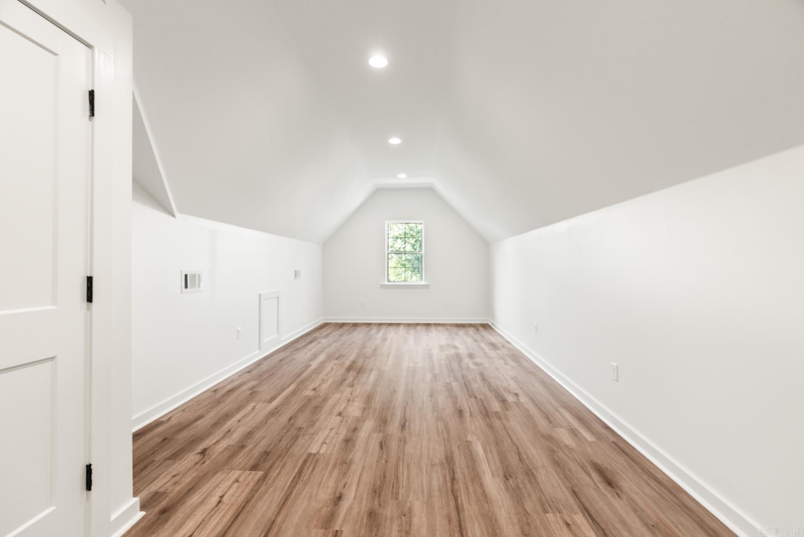 SPRING VALLEY - Residential