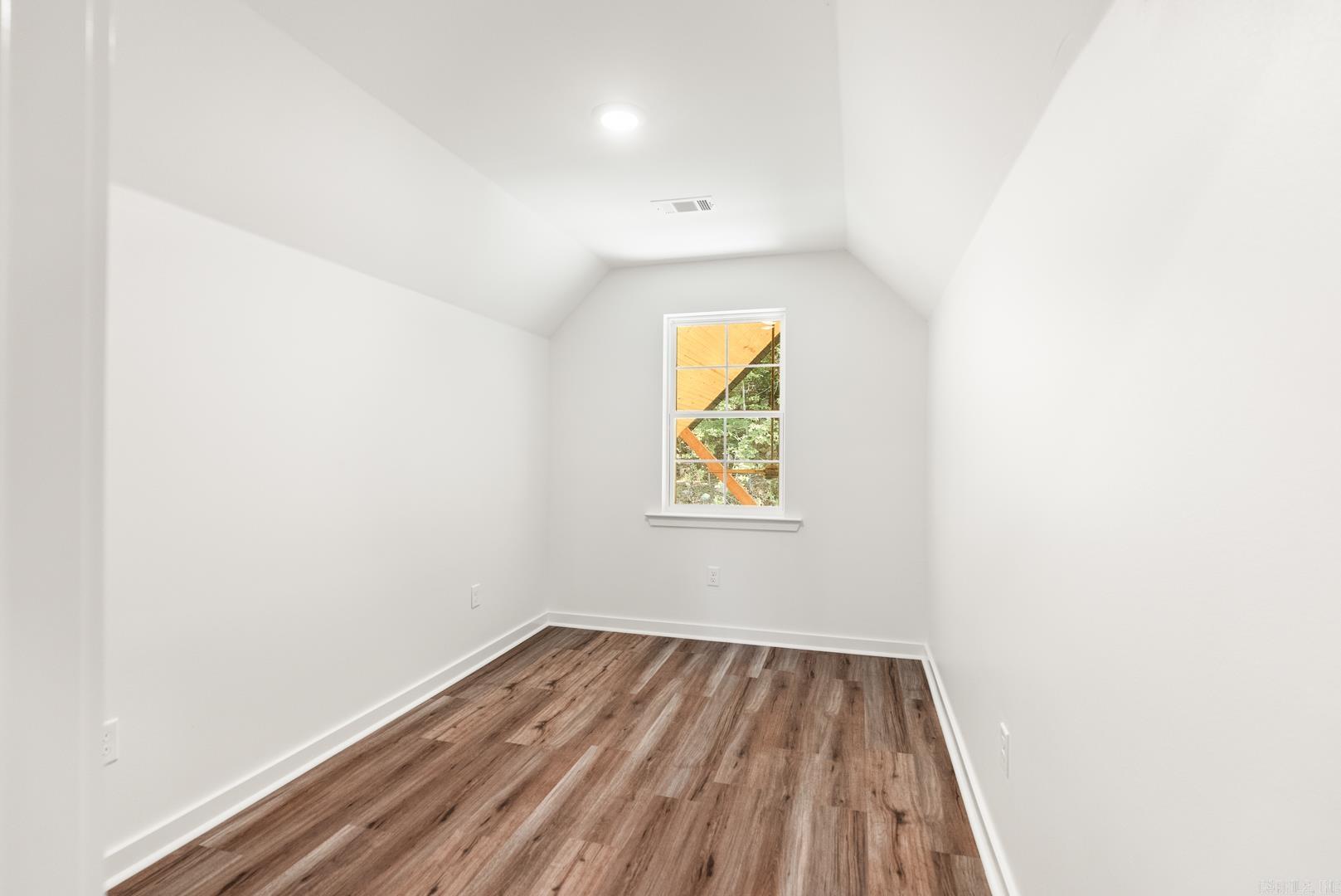 SPRING VALLEY - Residential