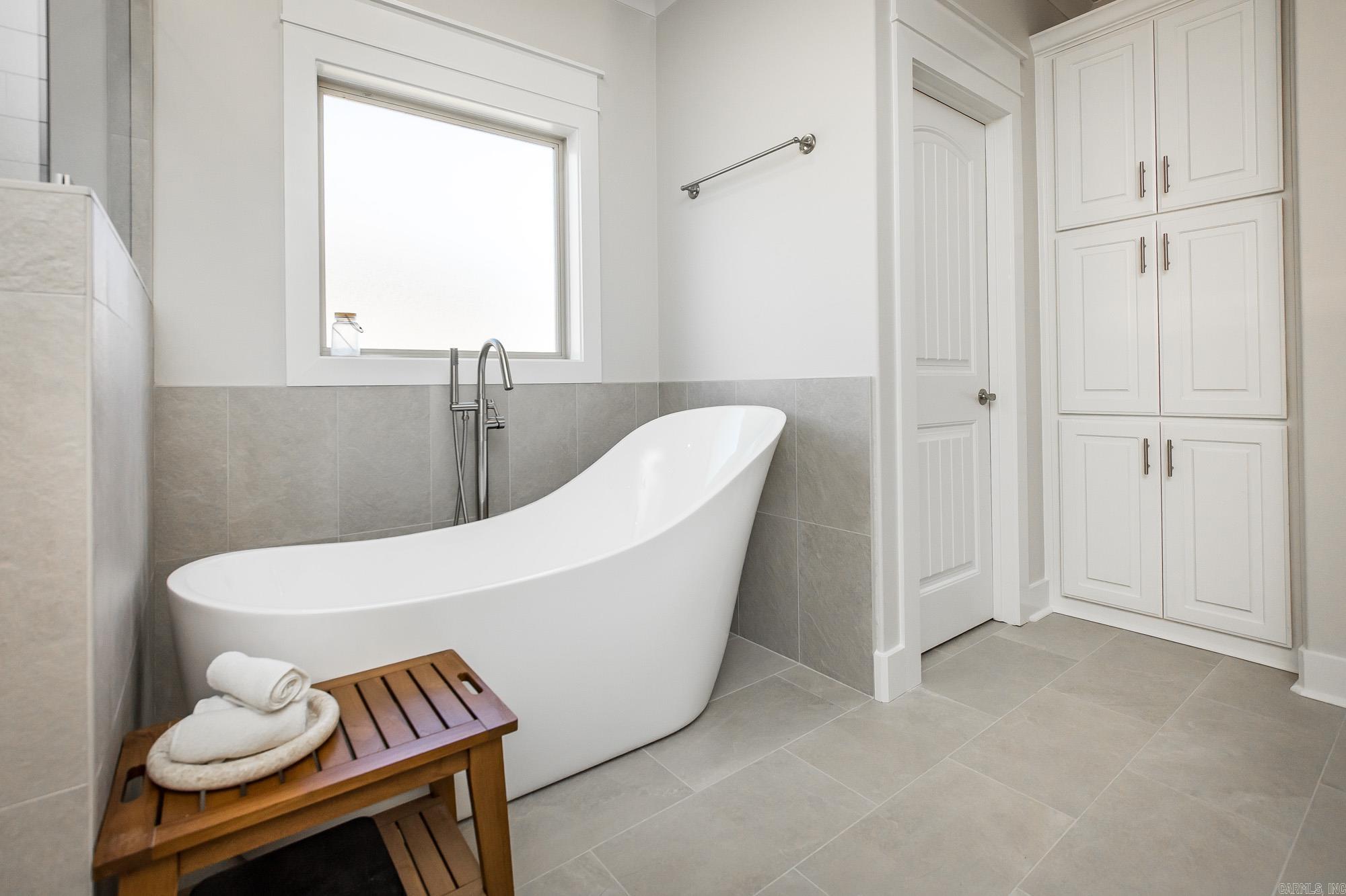 WELLINGTON PLACE - Residential