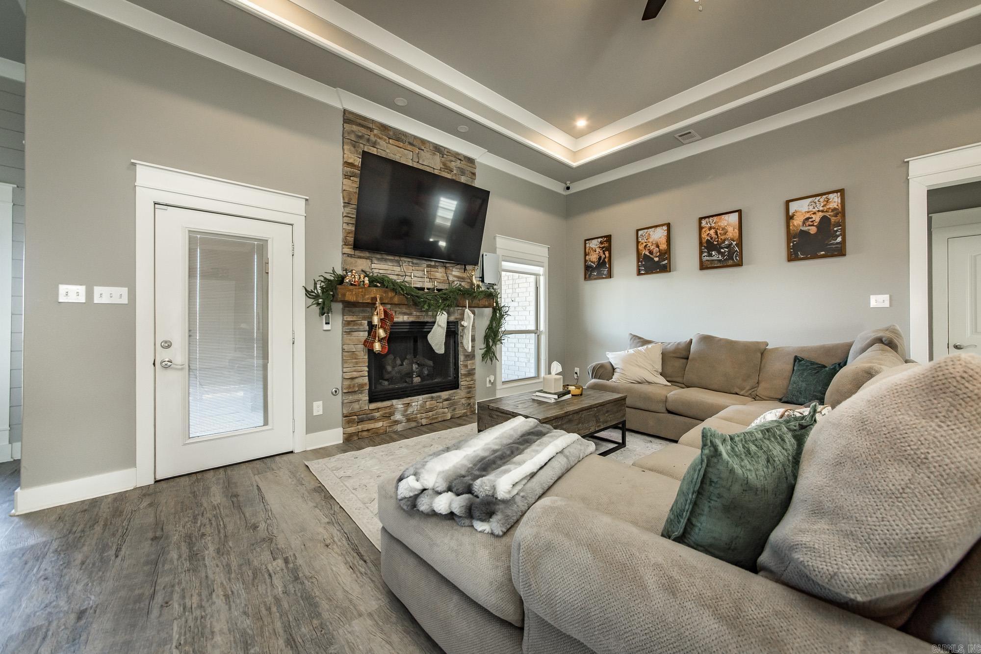 WELLINGTON PLACE - Residential