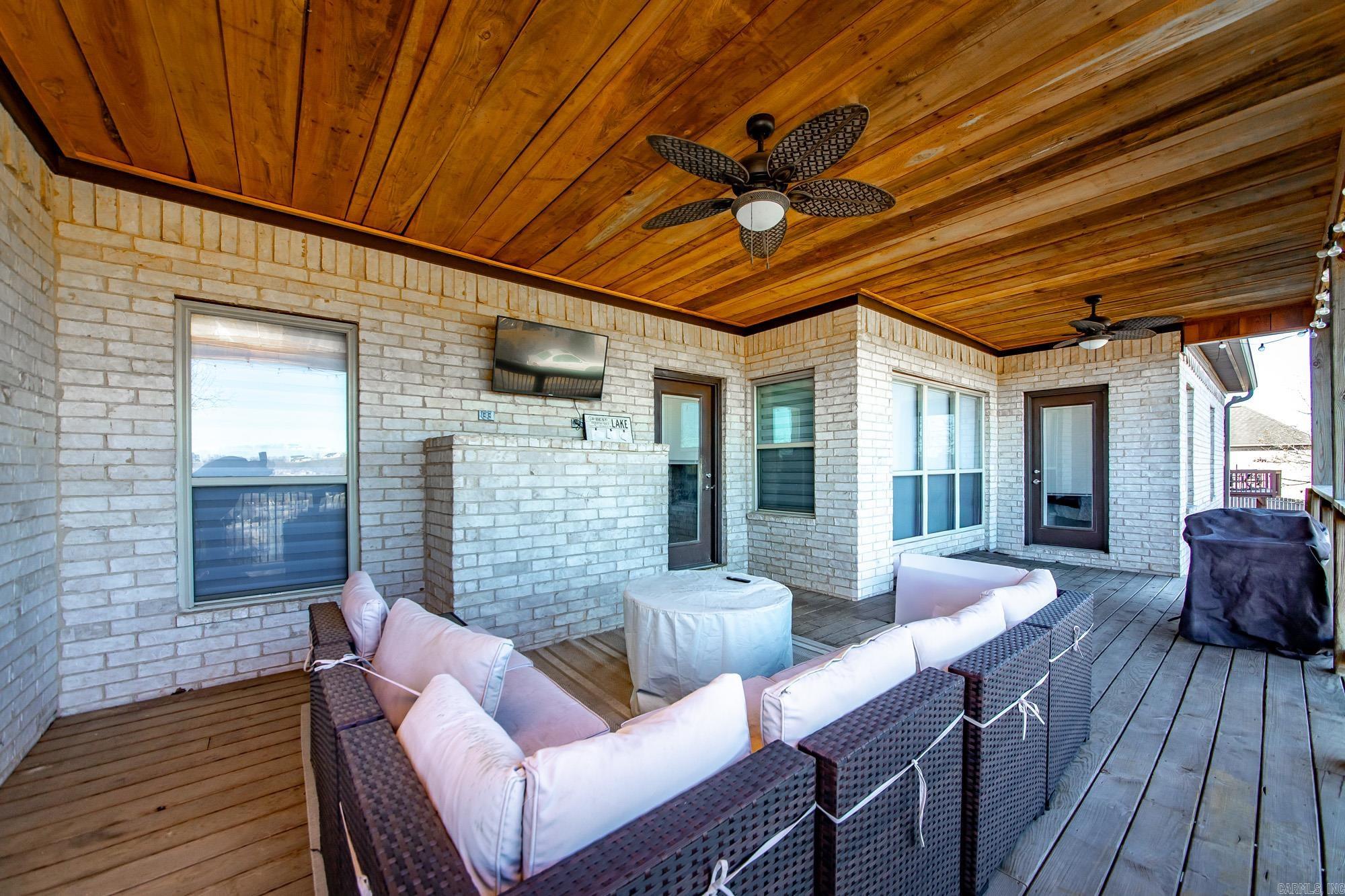 WELLINGTON PLACE - Residential